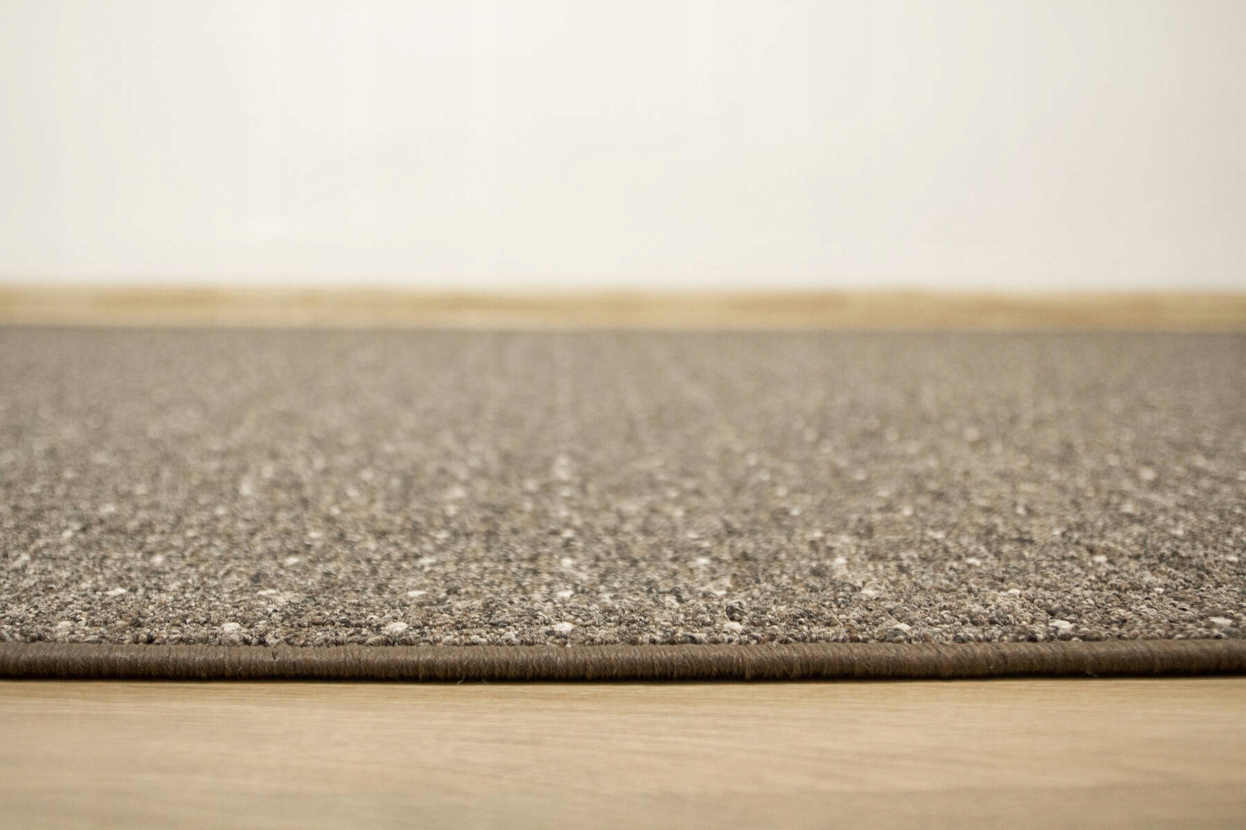 DYWAN PĘTELKOWY BRĄZ BEŻ W KRATKĘ NA FILCU DO POKOJU ZEMBLA 200x300 cm Wysokość runa 5 mm