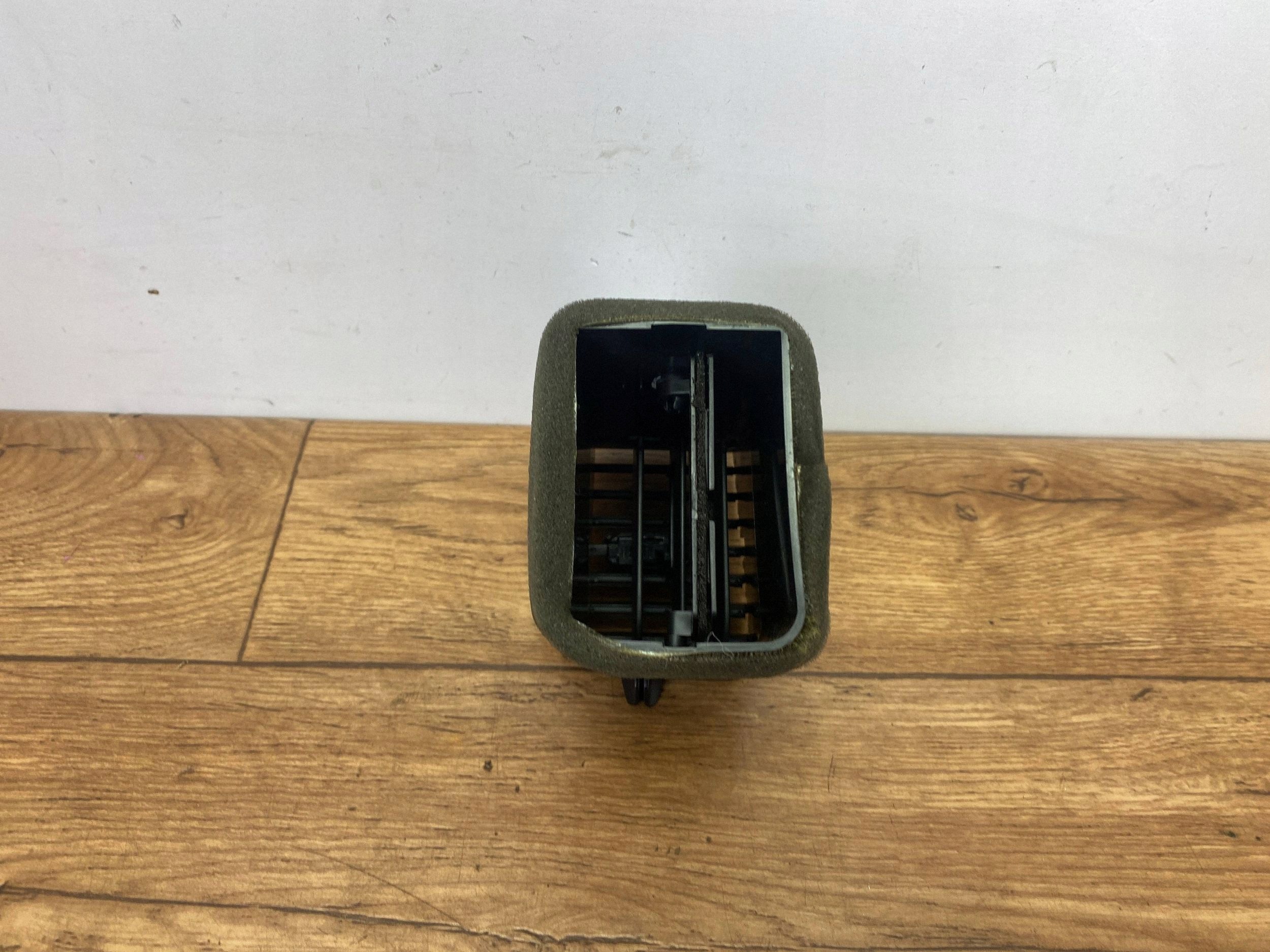 grid air conditioning devices side of the dashboard Dodge Charger 2015+