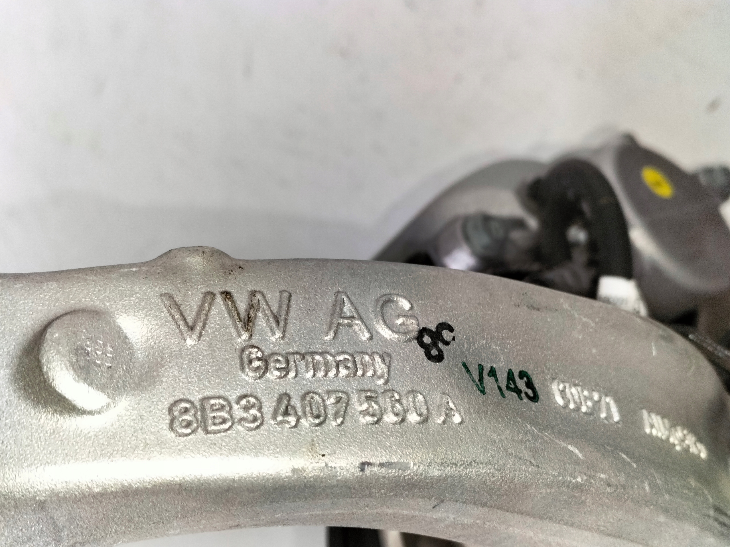 McPerson swing shock absorber caliper arm right AUDI A7 VW
