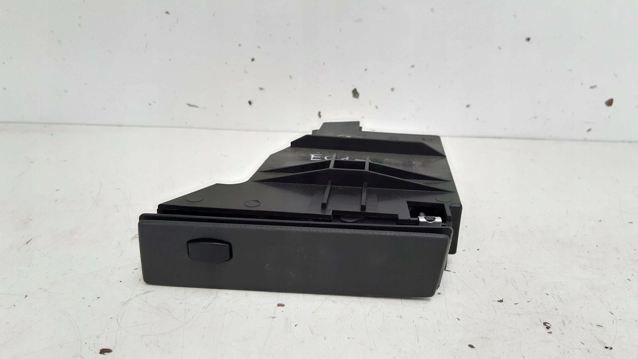 bracket for kubek 7063167 BMW E61 525i