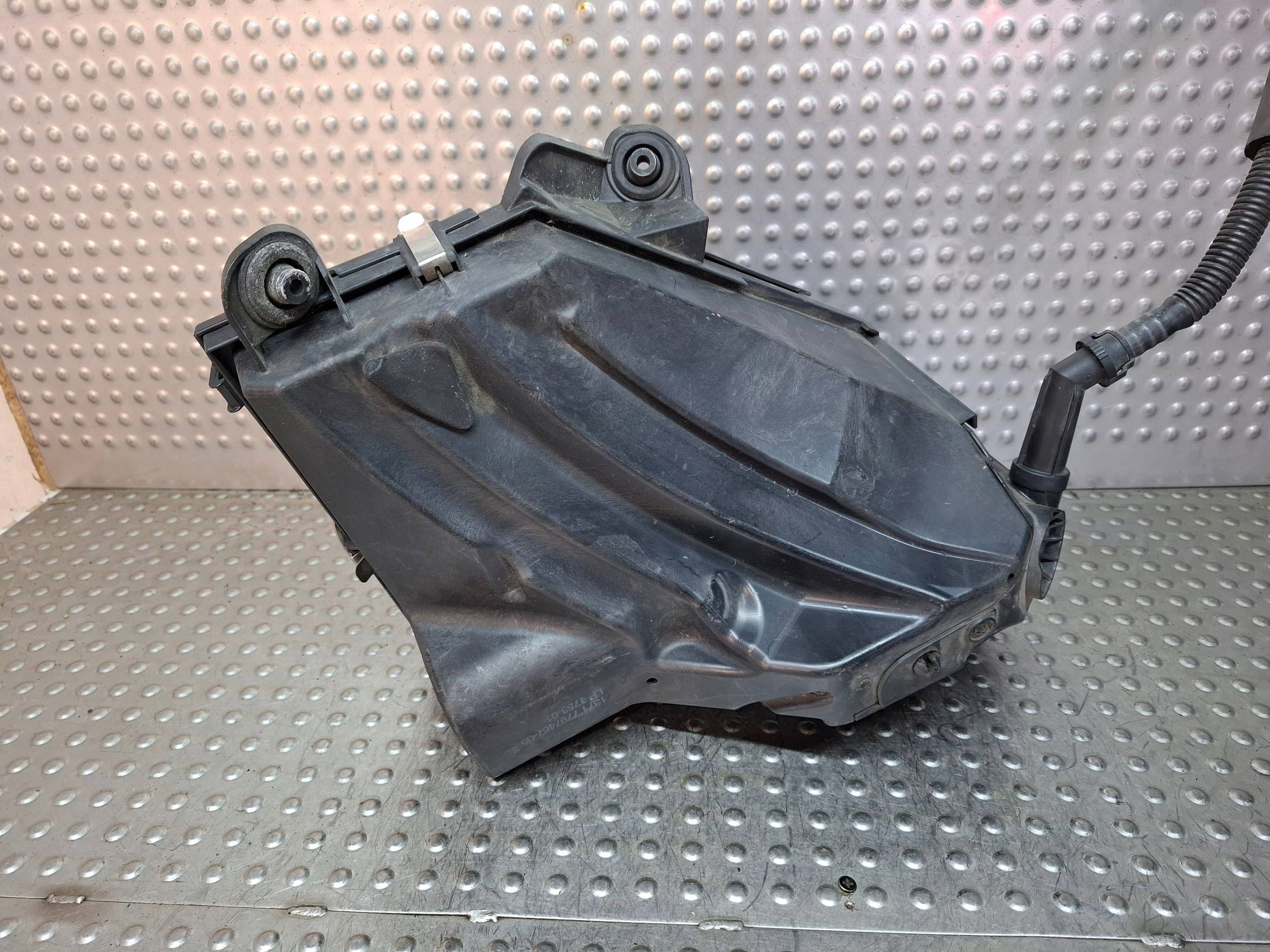 obal filtru vzduchový 7797467 BMW E82 E84 E88 E90 E91 E92 E93 2.0 D N47
