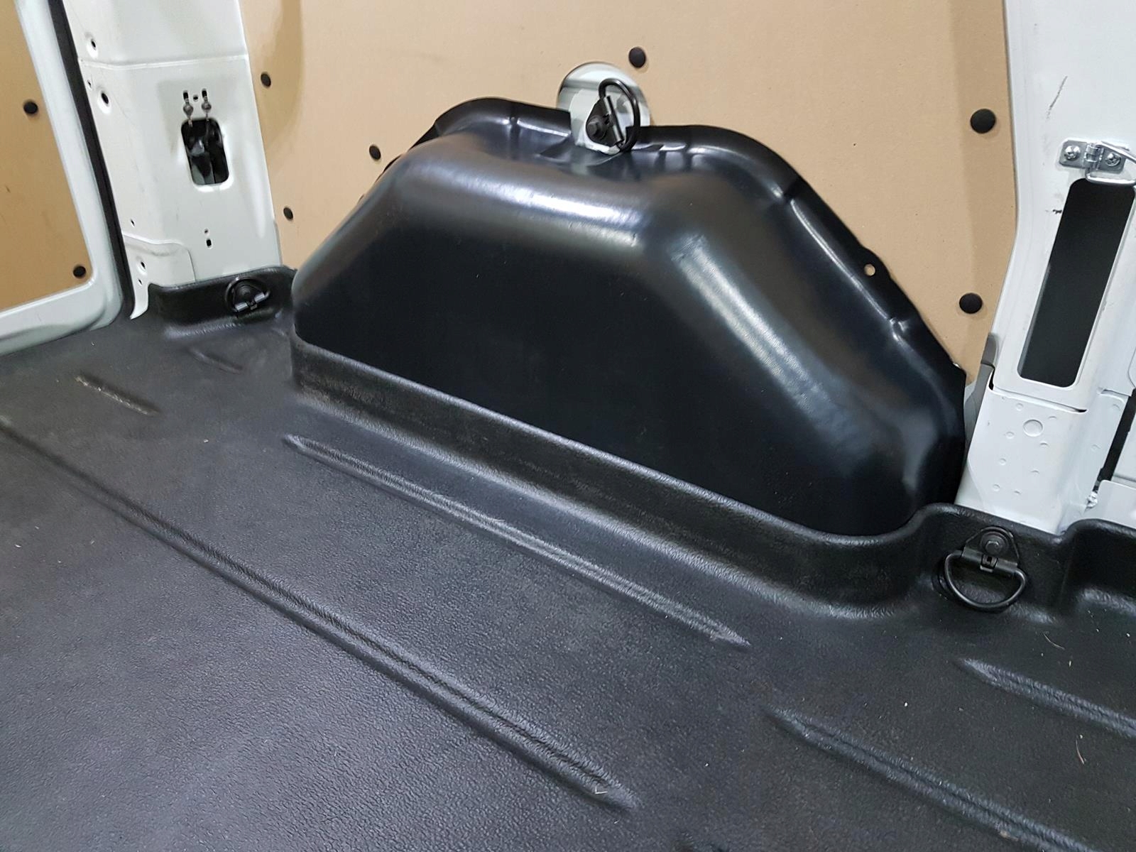 FORD TRANSIT CUSTOM L2 2013 2018 2xNADKOLE SRODEK Installation side Left rear Rear right