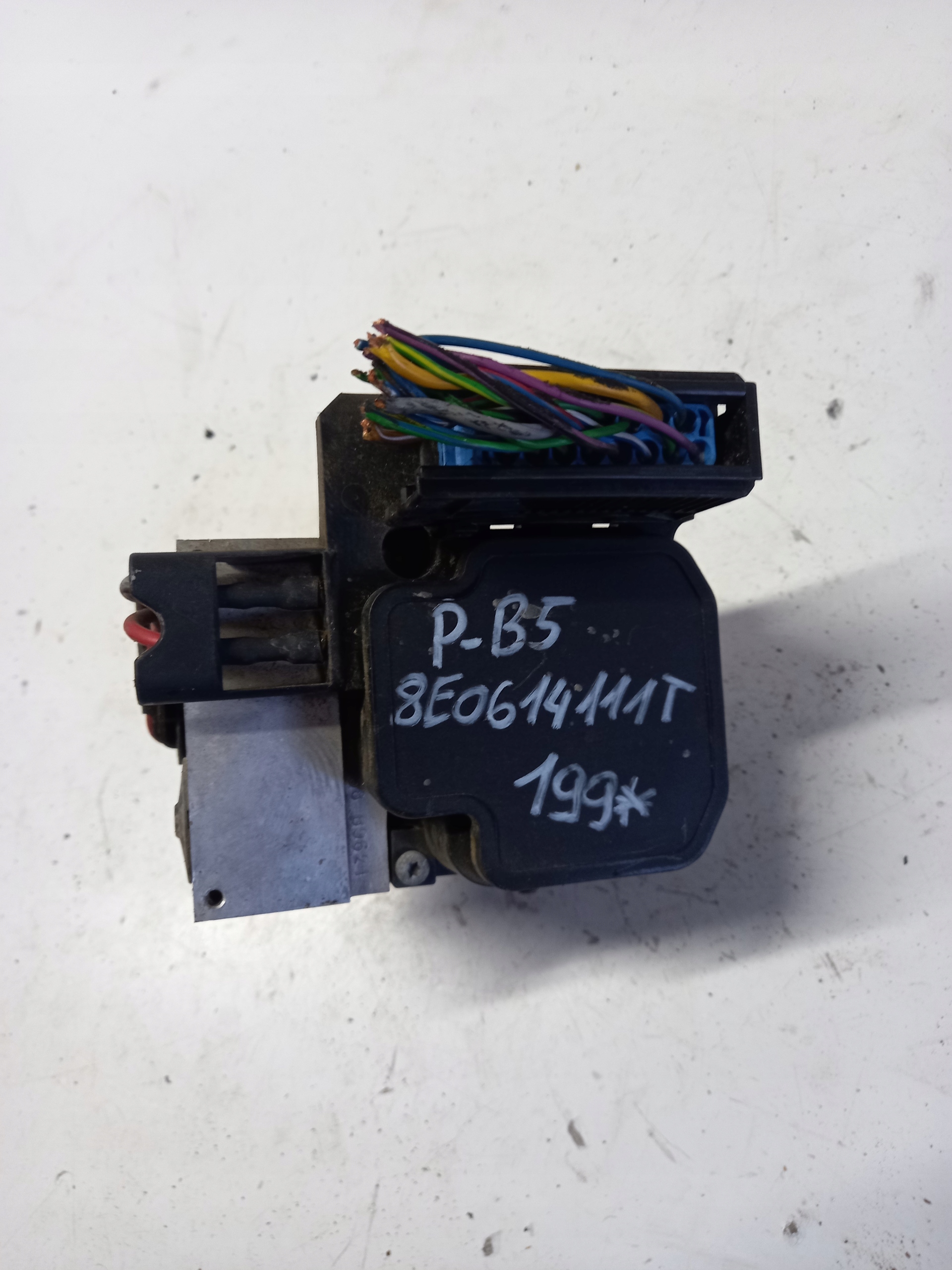 Насос ABS VW PASSAT B5 8E0614111T