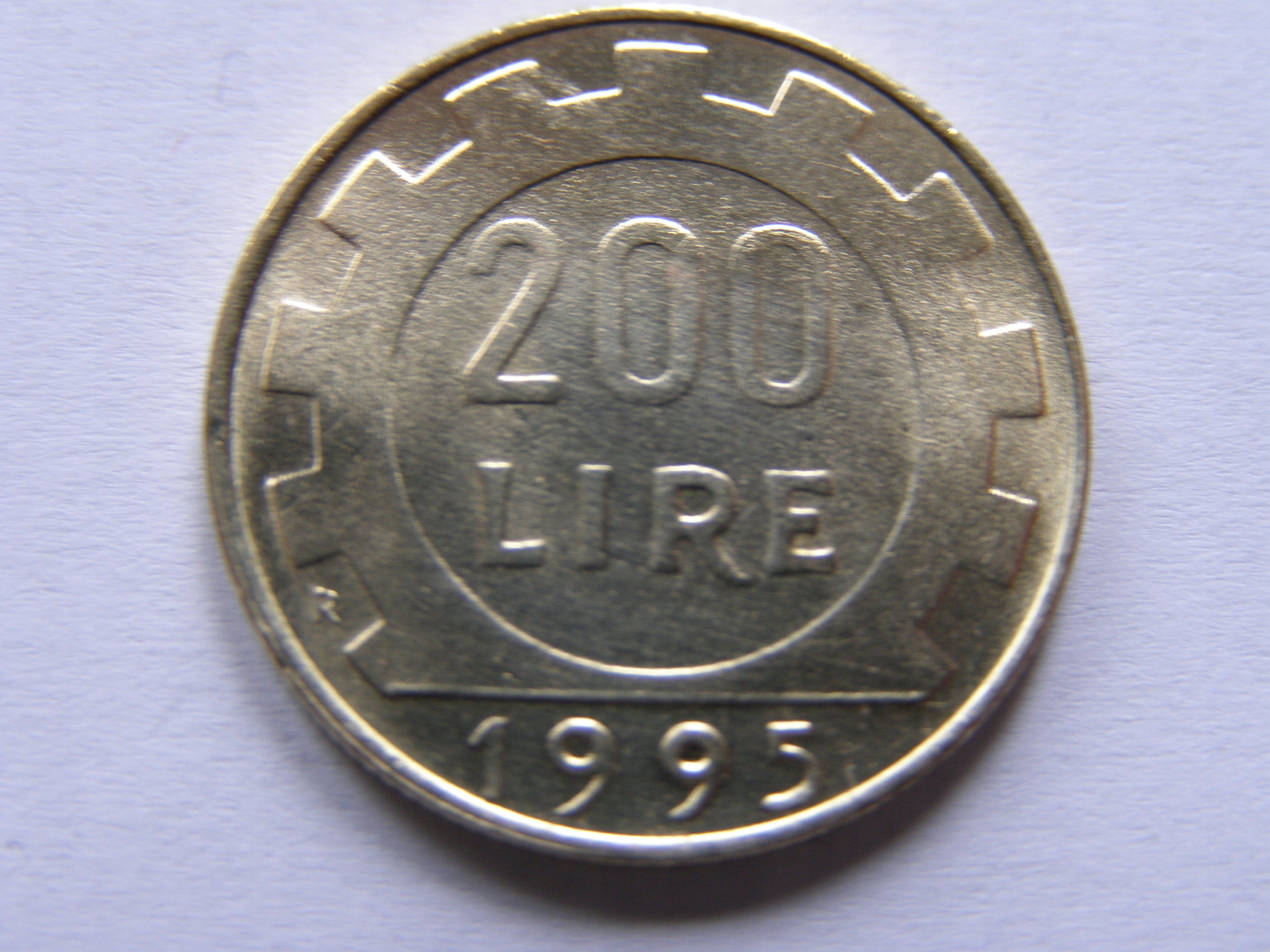 WŁOCHY ITALIA 200 LIRA 1995 ROK !!!!!!!!!!!!! 0351