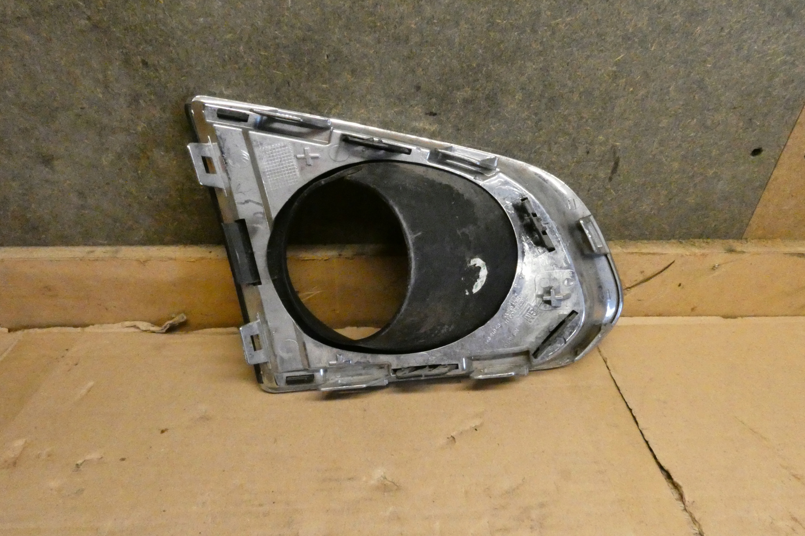 CHEVROLET TRAX II 2017- LIFT left grid for fog light front 95015921