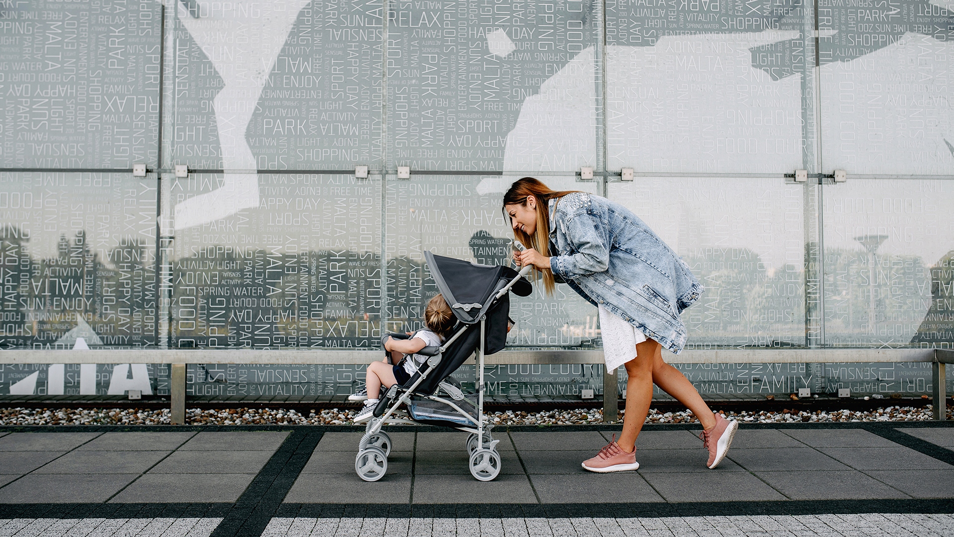 LEKKI WÓZEK SPACEROWY DZIECIĘCY SPACERÓWKA SZYBKIE SKŁADANIE LIONELO ELIA Głębokość produktu 70 cm