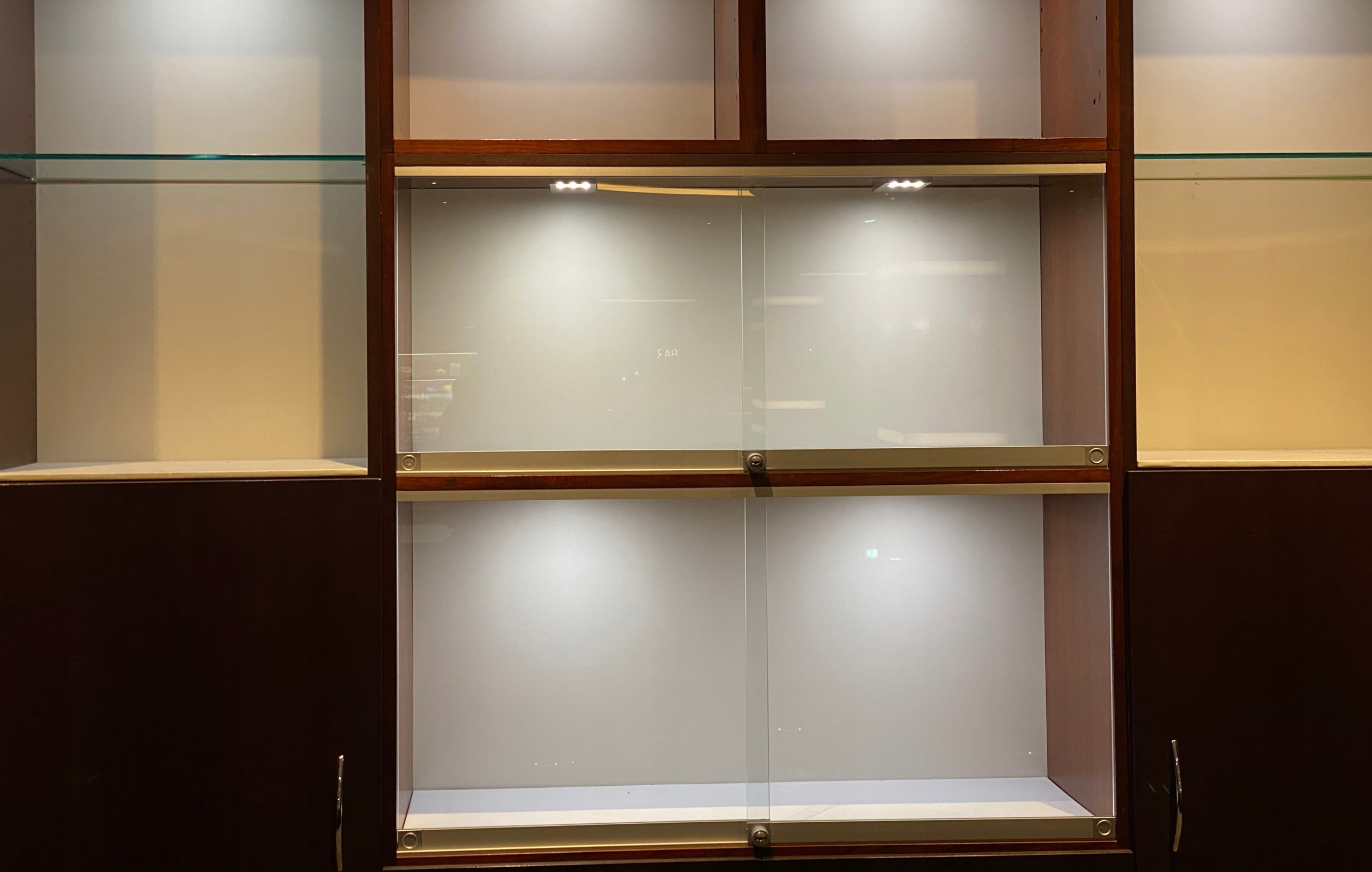 5x LED do witryn szklanych oświetlenie LED do półek gablot szafek RGB Kod producenta 5903726312110