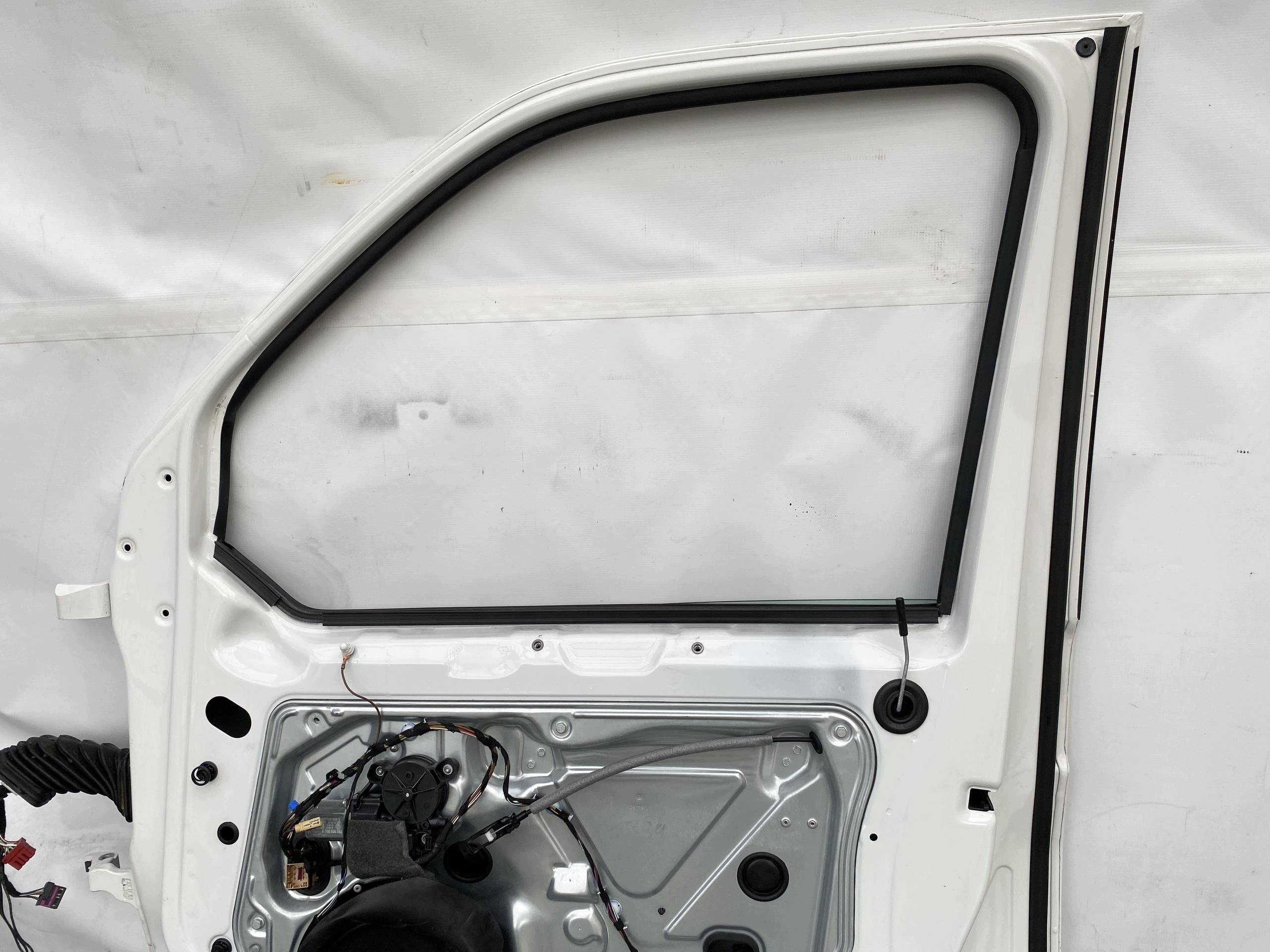 VW TRANSPORTER T6 15- door front right BIALE right front 7E5831056E