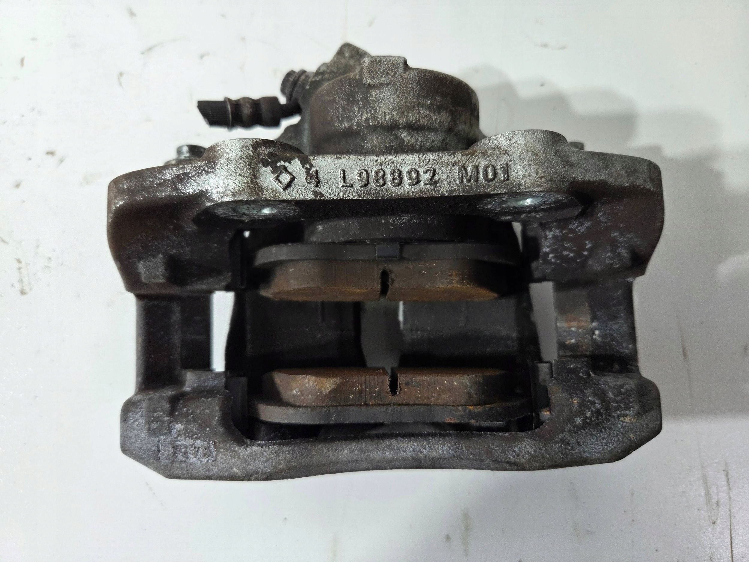Peugeot 208 II caliper brake front left L94144 (B560)