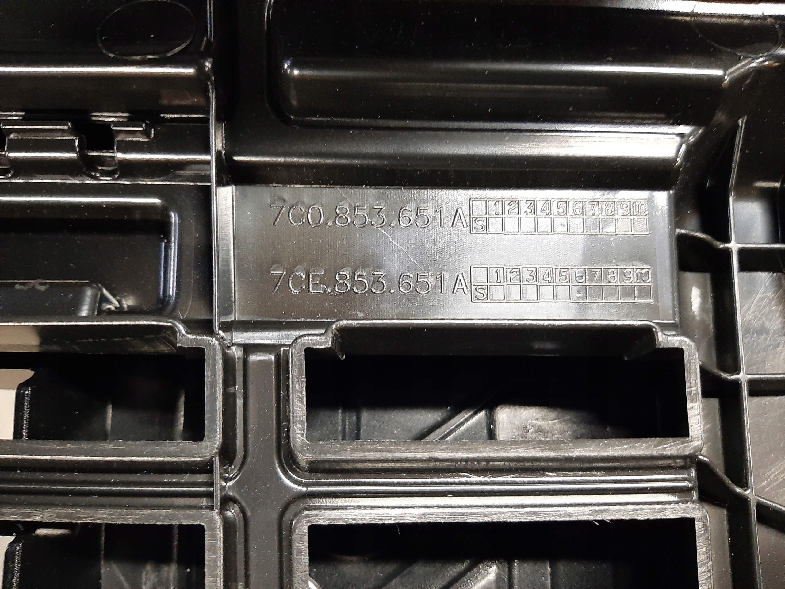 MAN TGE Atrapa Grill Front Kompletna Nowa 7CE 7C0853651A 7C0853653 Kolor czarny