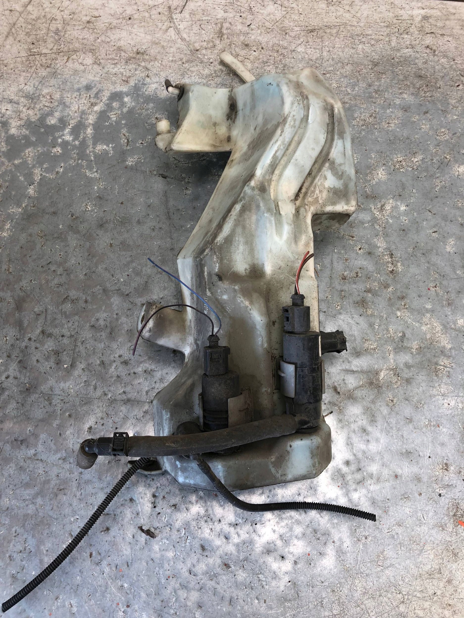 washer fluid tank AUDI A4 B6 KOMBI 8E9955451AC