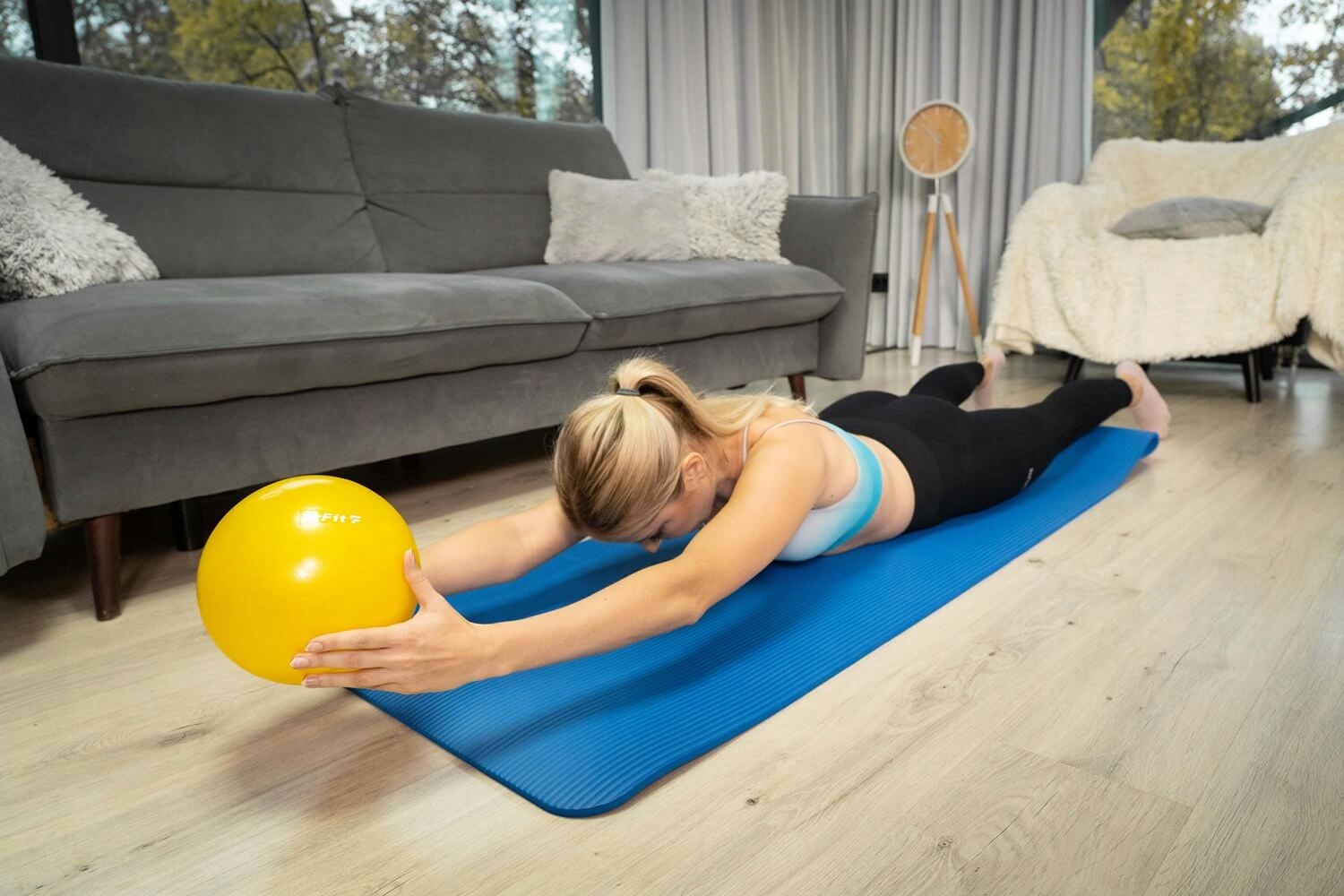 Piłka Gumowa do Ćwiczeń Jogi Rehabilitacji Wytrzymała Mała 20 cm Żółta Model PIŁKA GIMNASTYCZNA DO ĆWICZEŃ MONA 20CM ŻÓŁTA