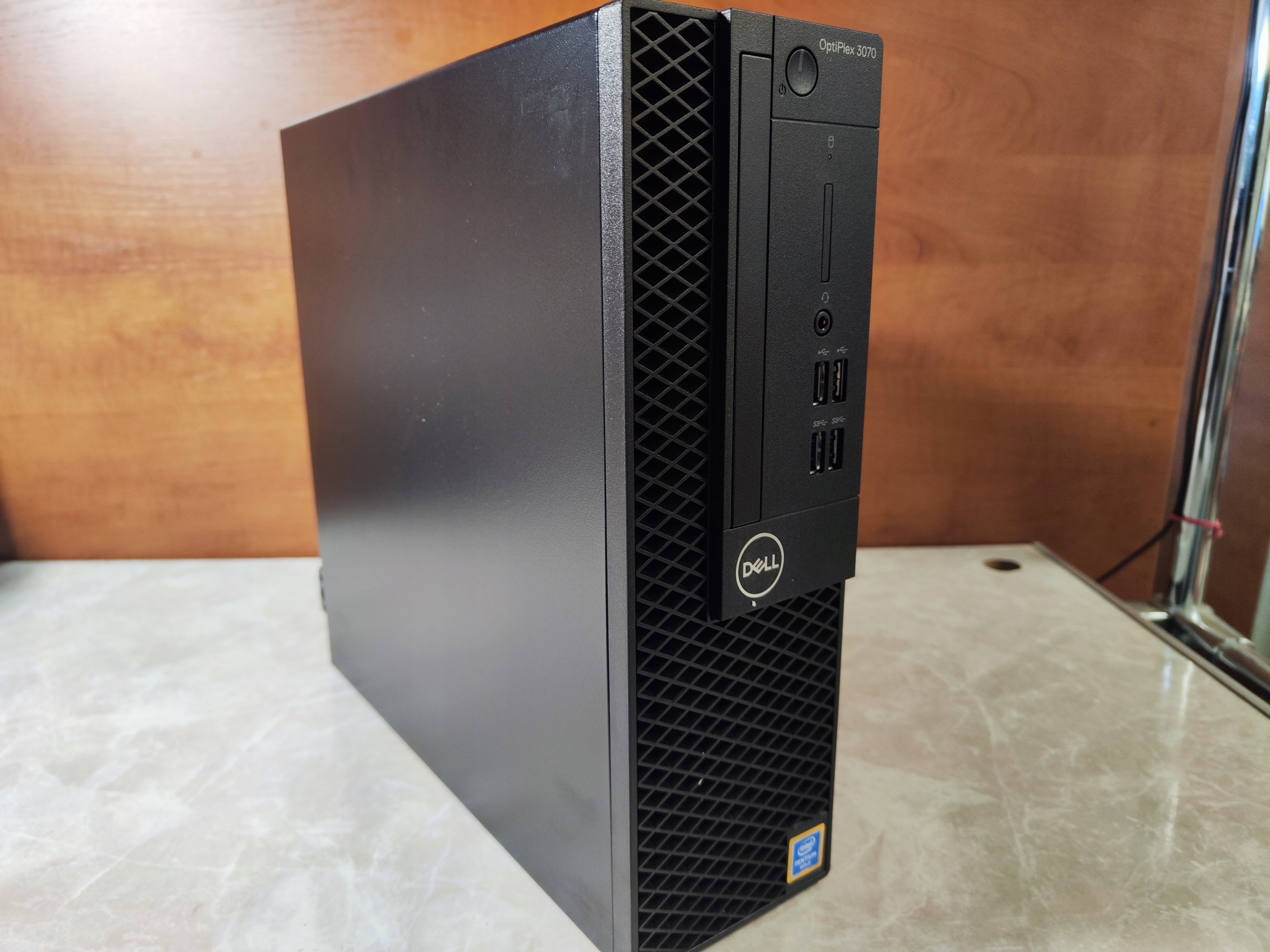 MAŁY SZYBKI KOMPUTER DELL DELL 3070 I3 9GEN 8GB 256 SSD M.2 W10 / W11PRO Seria Intel Core i3