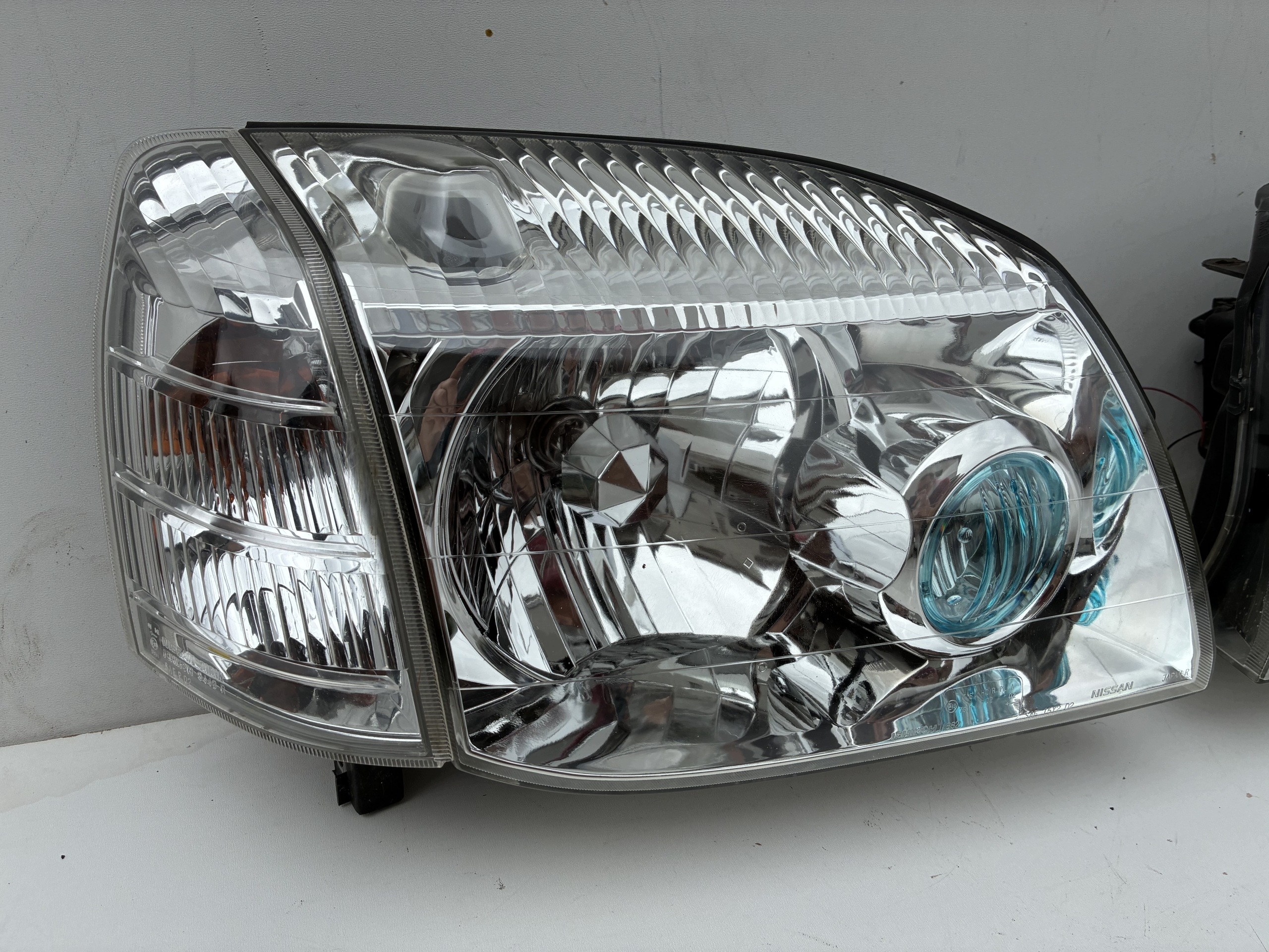 Reflektor light front front right left Nissan X-TRAIL and T30 00-07r. Eu