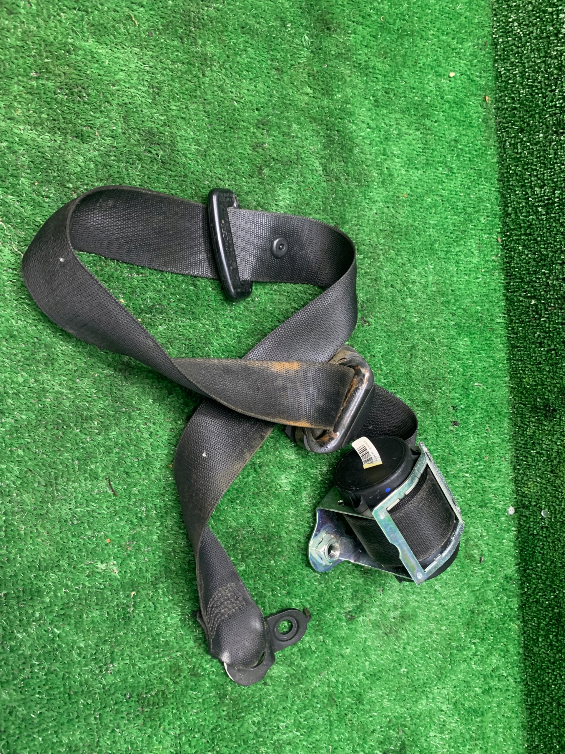 PAS BEZPIECZEŃSTWA PRZÓD LEWY MERCEDES W251 A2518607585