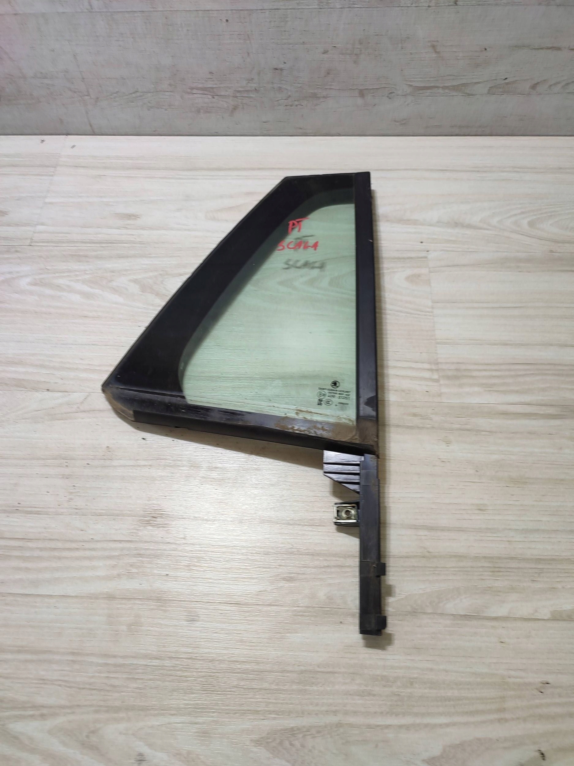 Skoda Scala 2020 rear part side right window door tylnych