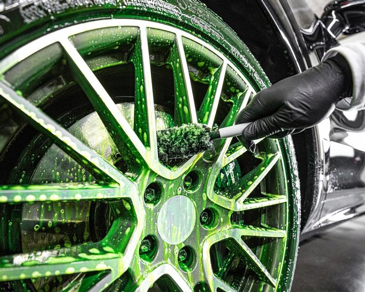 MOJE AUTO X-NEON PRO PREPARAT DO CZYSZCZENIA FELG I OPON 5L EAN (GTIN) 0786412882433