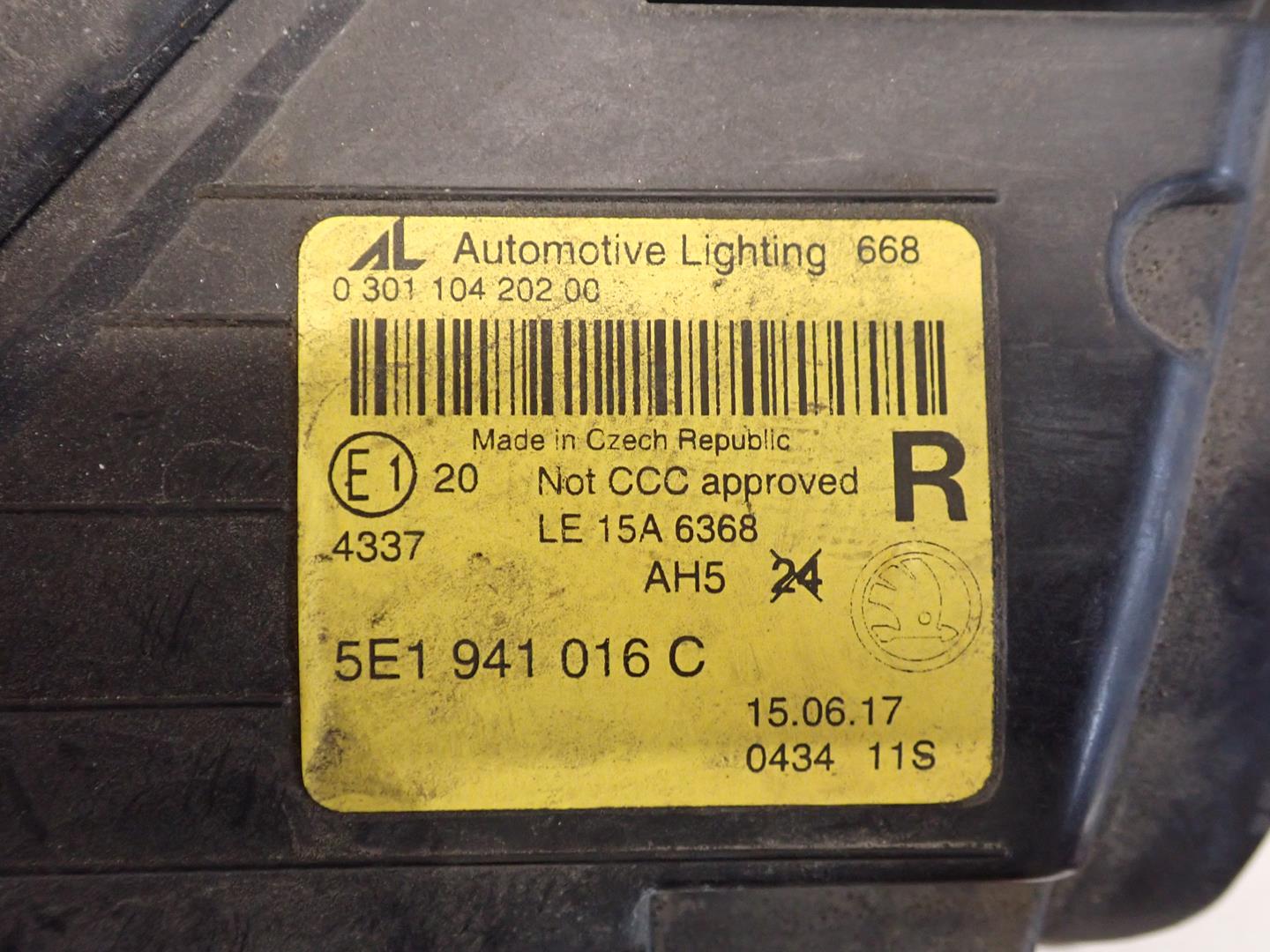 light front front right SKODA OCTAVIA III LIFT 2016- 5E1941016C
