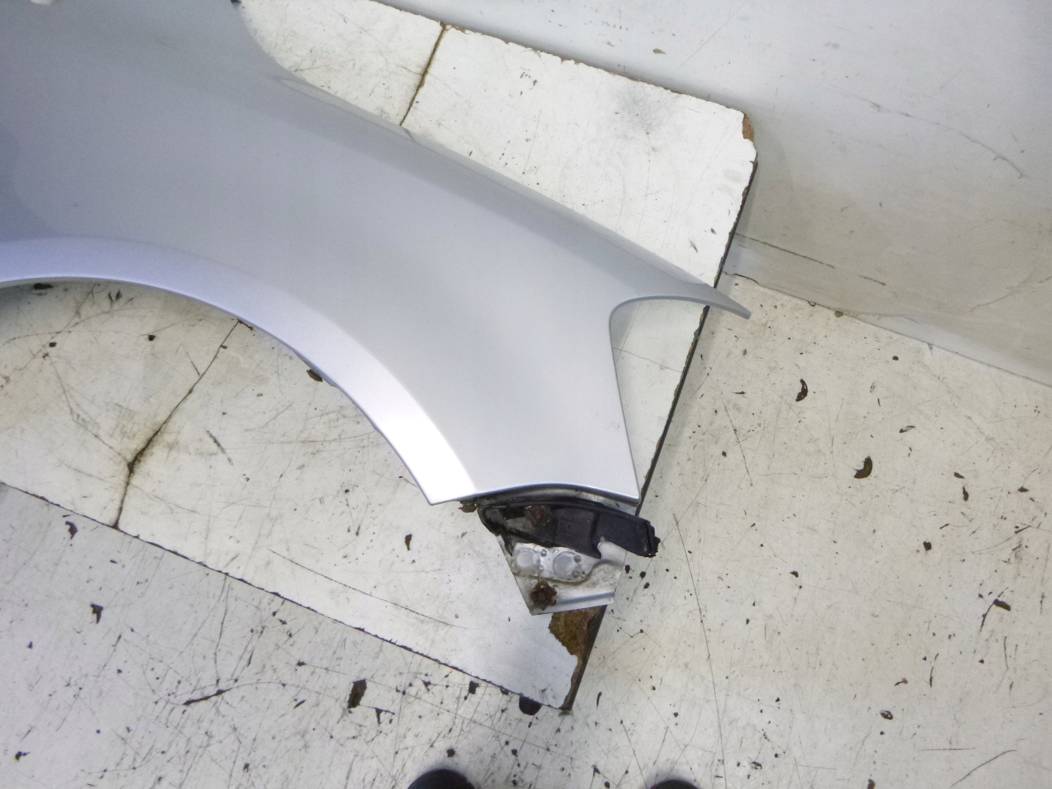 fender front right VW Fox 2005-2011 3D LA7W Srebrny