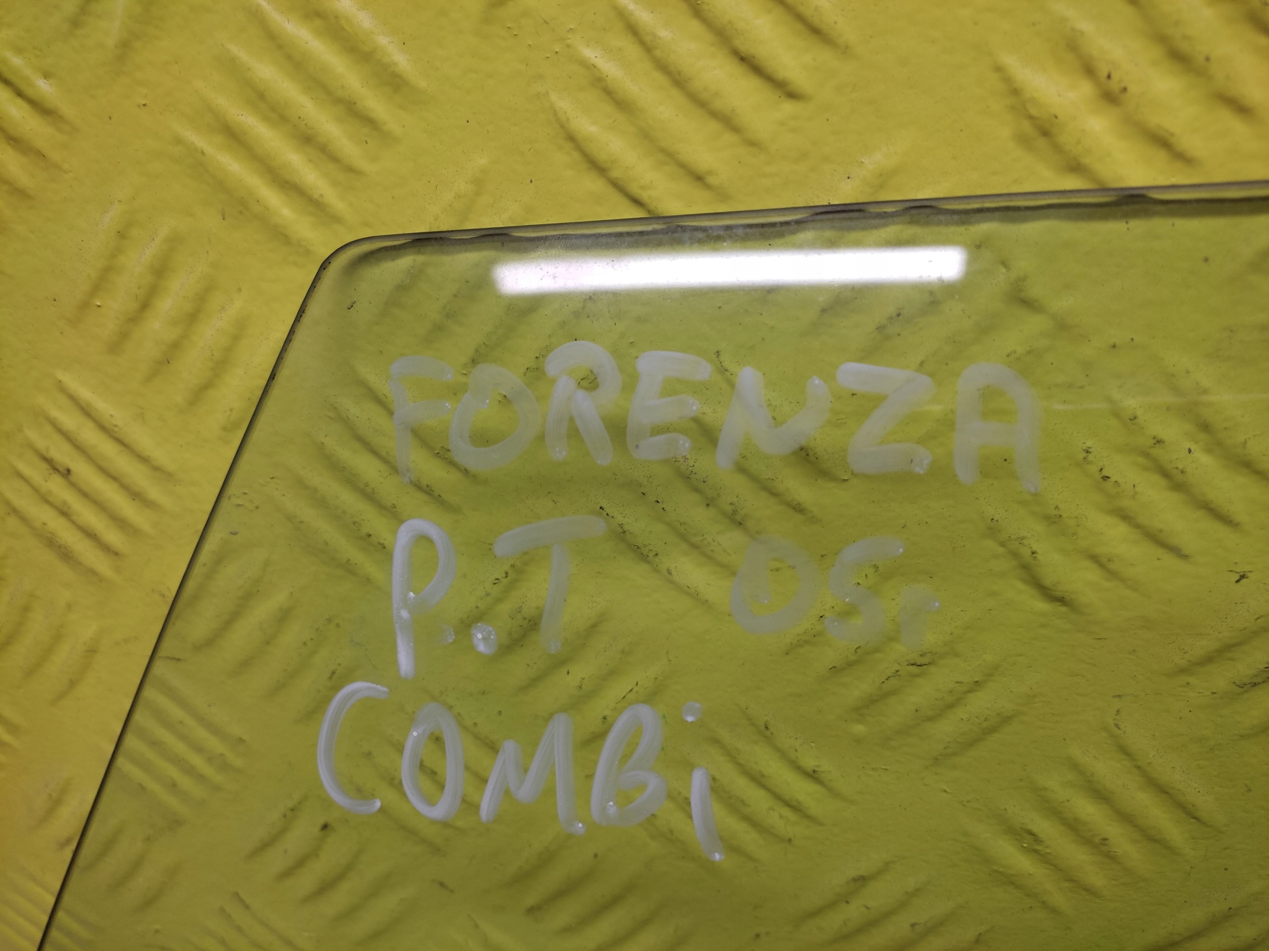 SUZUKI FORENZA KOMBI window door right rear part