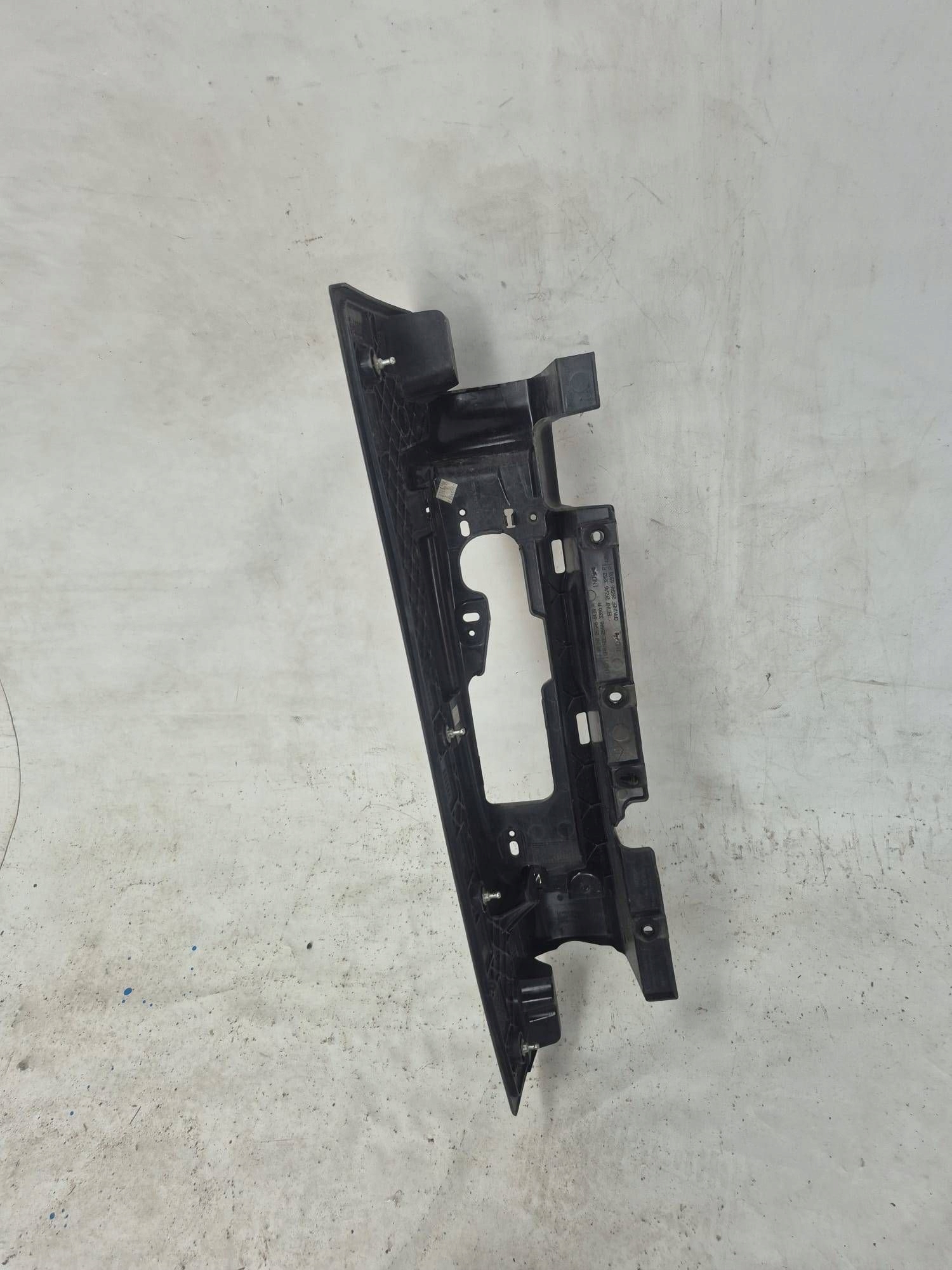 RENAULT TRAFIC III VIVARO B 14- holder frame lights left rear part