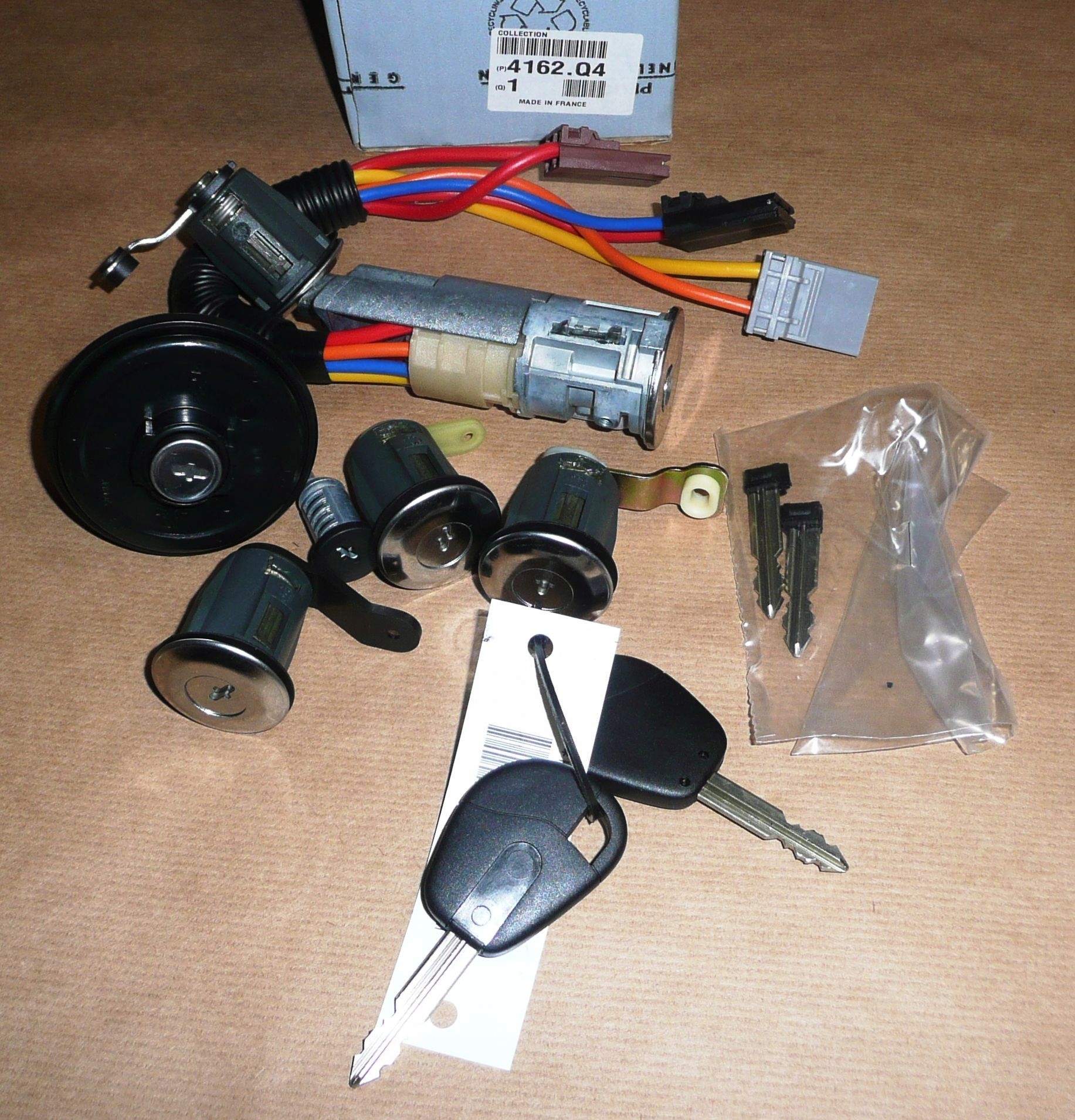 4162.Q4 - ВСТАВКИ ЗАМКА + S КЛЮЧ ЗАЖИГАНИЯ P PARTNER С ПРОБКОЙ 4162Q4