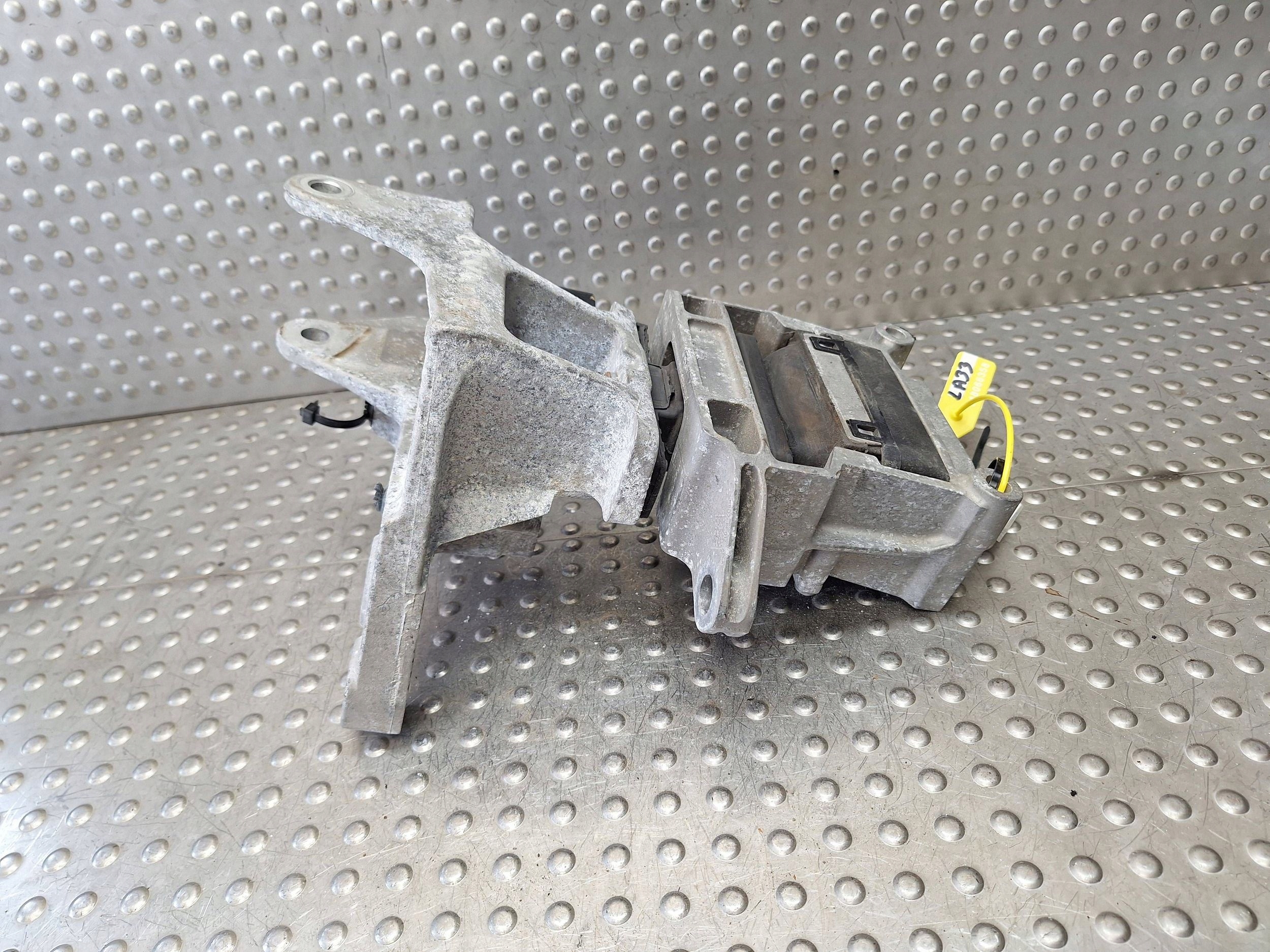 holder engine mount K8D2-6P096-AA K8D2-6F030-AA LAND ROVER EVOQUE II