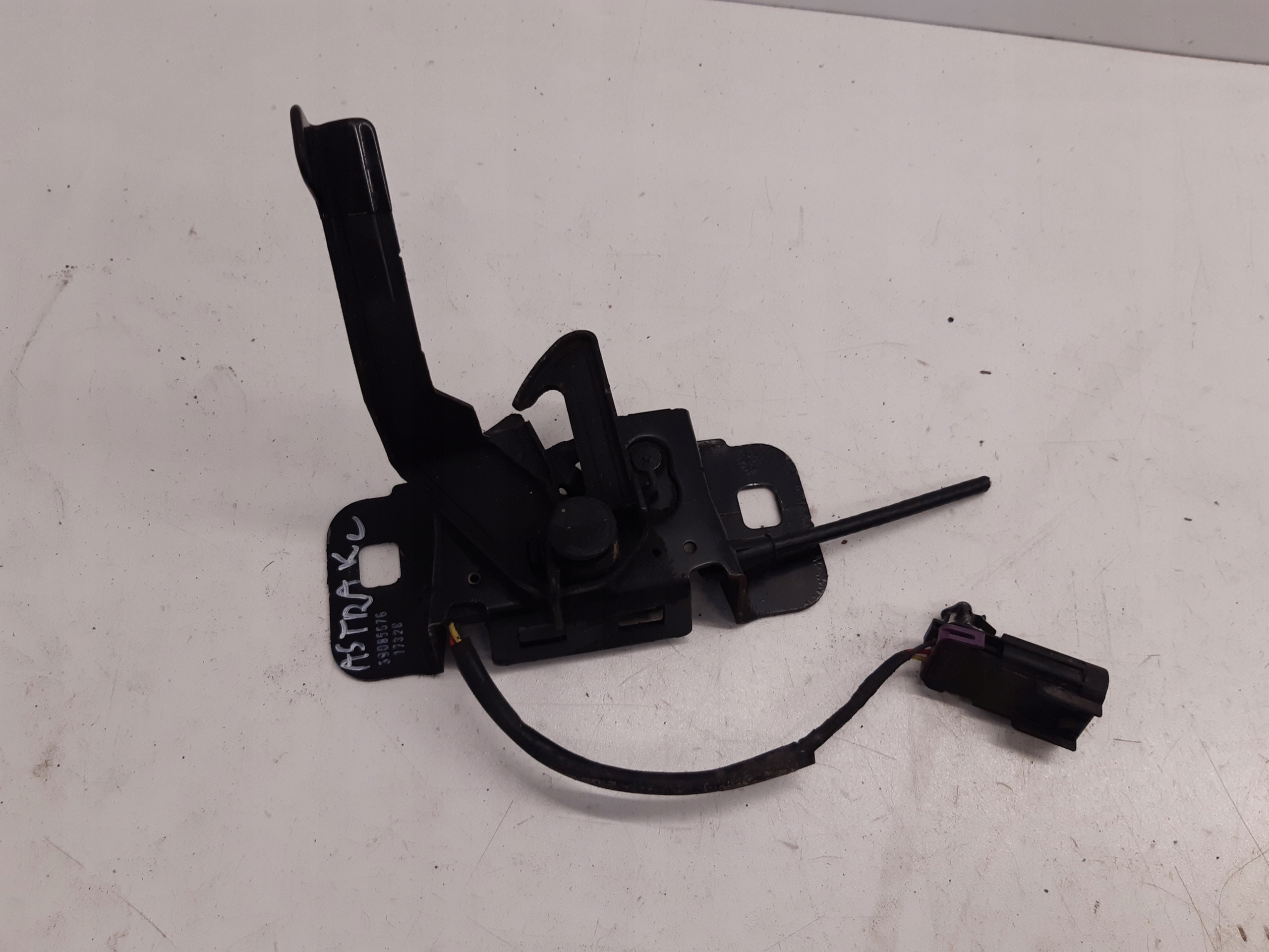 bonnet latch lock 39085676 Opel Astra K