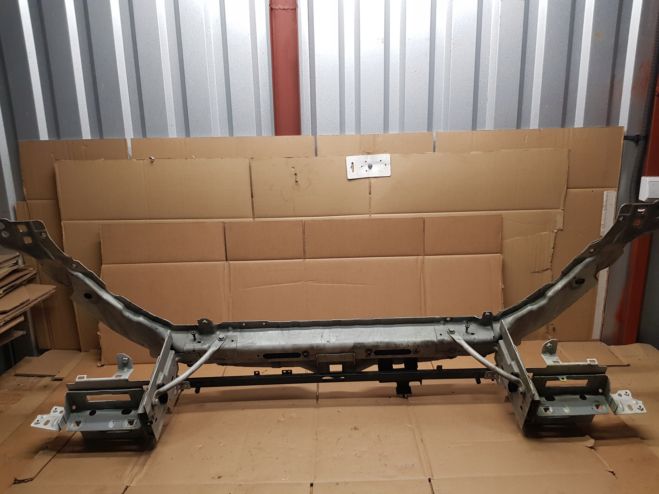 DISCOVERY SPORT PAS PRZEDNI OKULAR FK72-002080-AE Producent części Land Rover OE