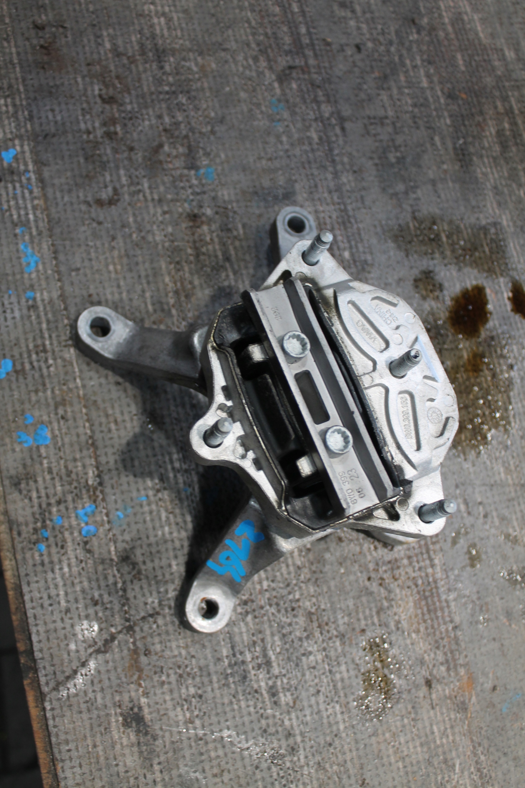 2164. support gearbox mount 8W0399156 8W0399118Q
