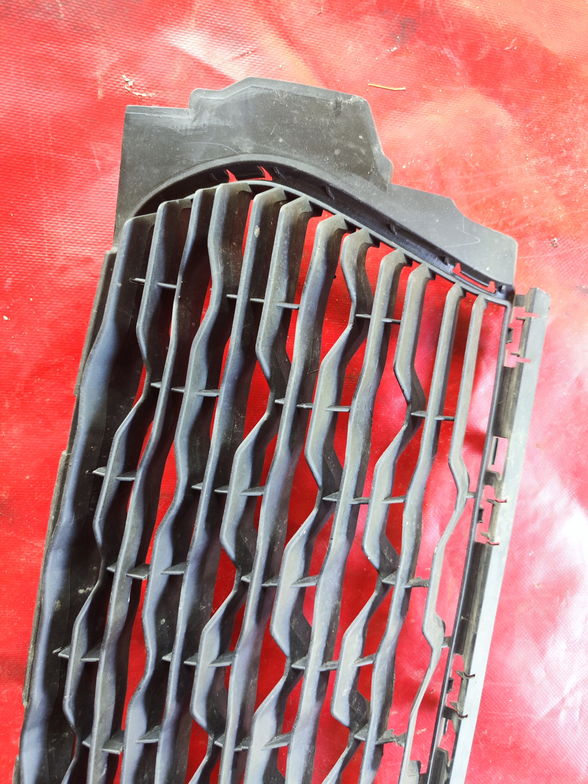 grid of a bumper central front DUSTER II original dacia 622545490r
