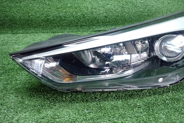HYUNDAI TUCSON III 15-18 reflektor left light left 92101-D7100