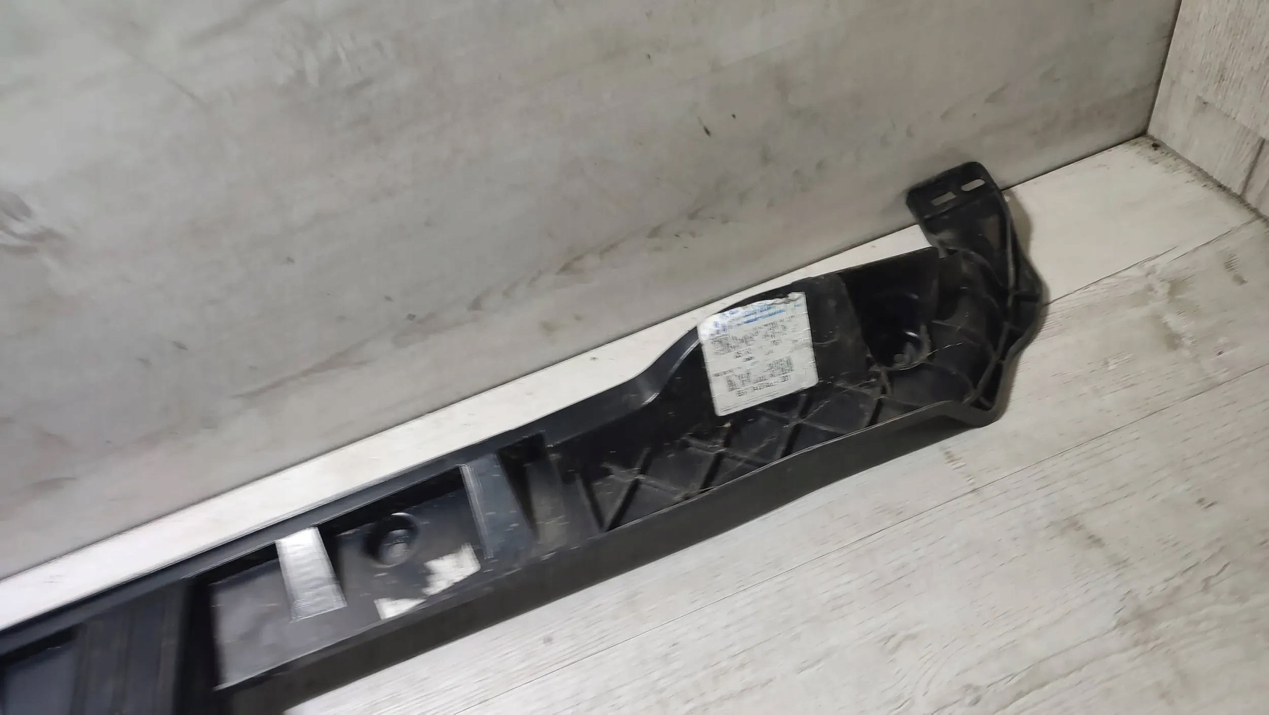 Jeep Cherokee KL 15r. 2.0d Halter Halter der Stoßstange heck