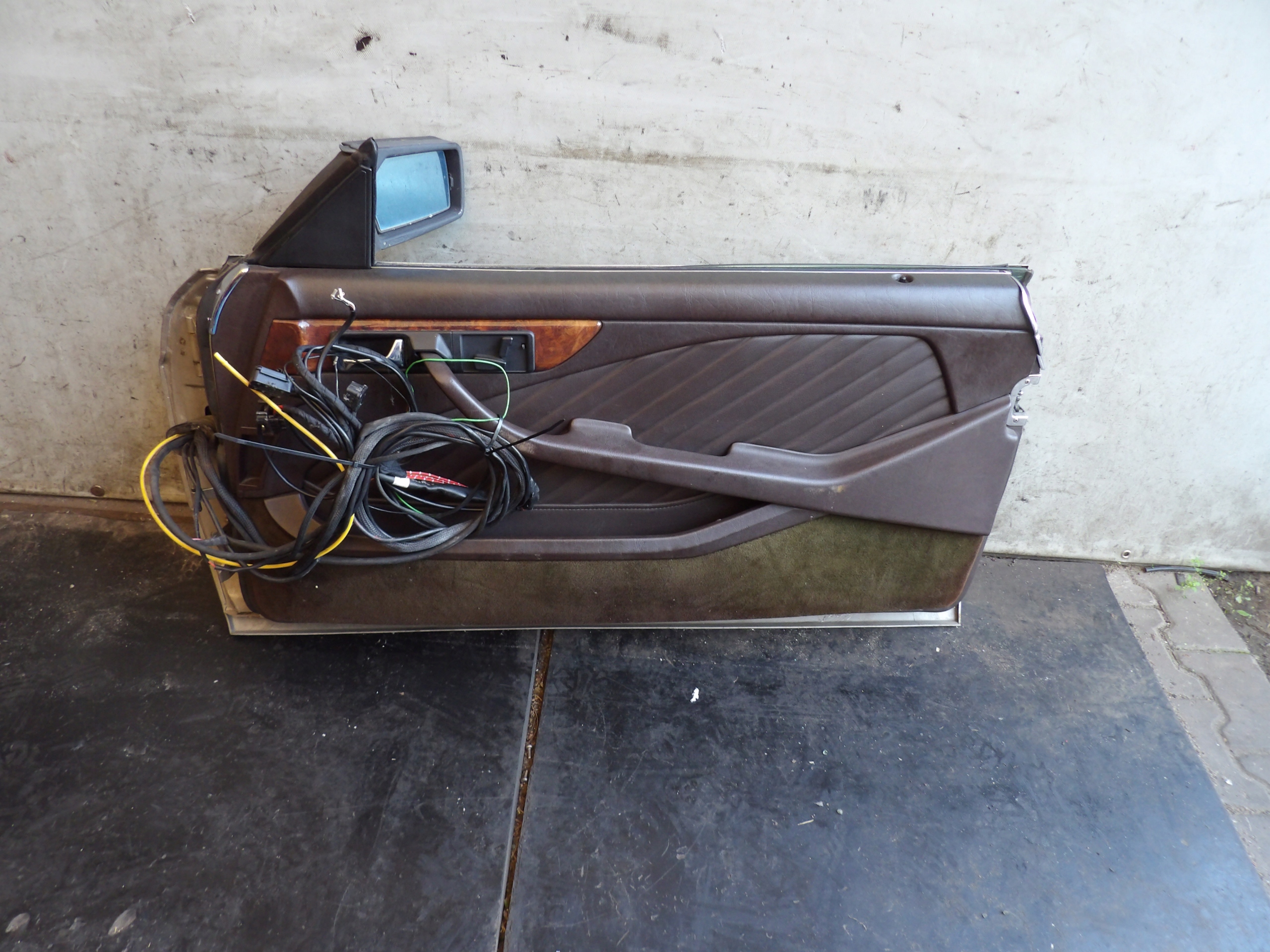 Mercedes W126 Coupe door front right lak. C273/1