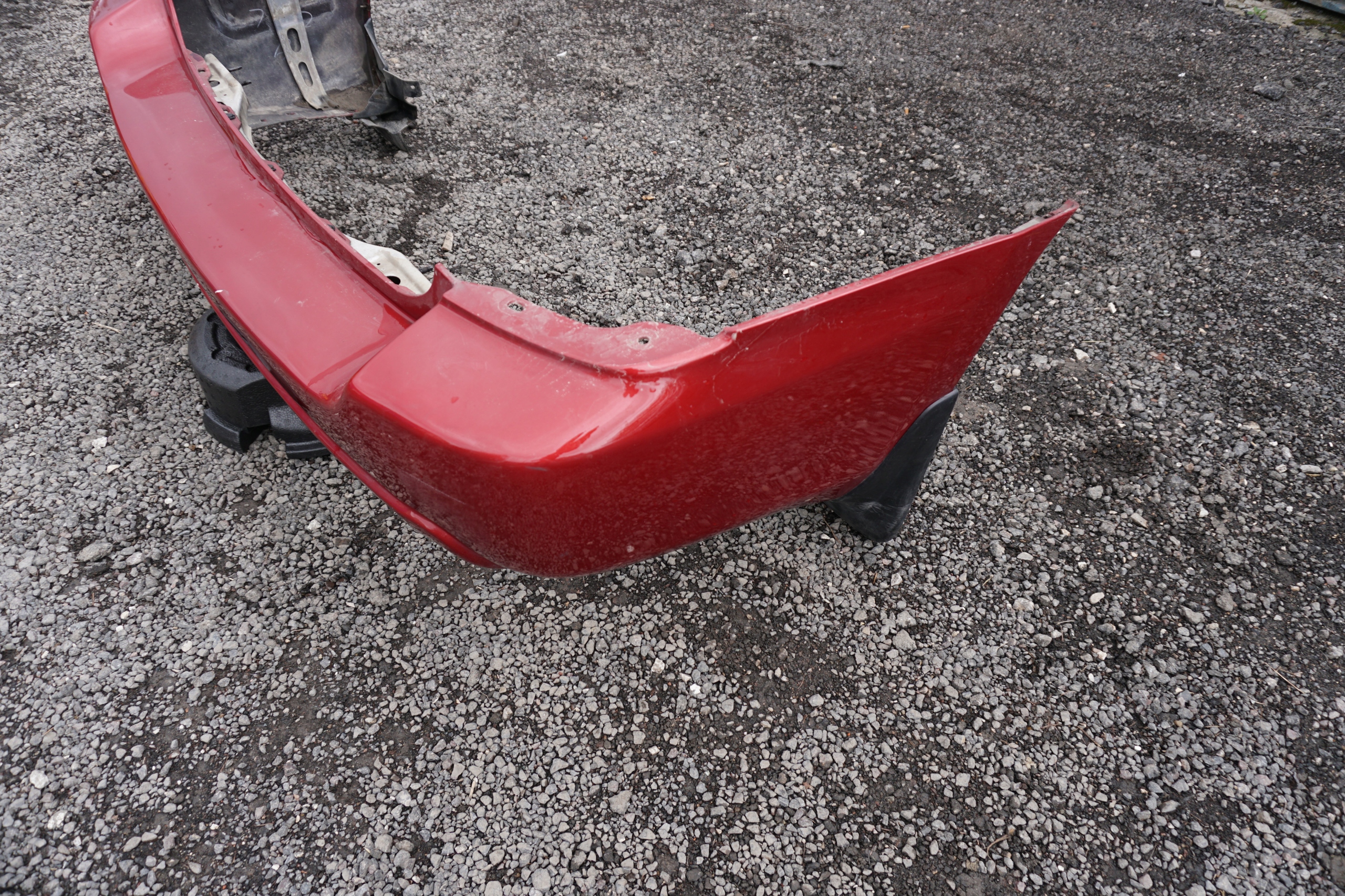 SUBARU FORESTER II SG ZDERZAK TYLNY 33J 57704SA012 Strona zabudowy tył