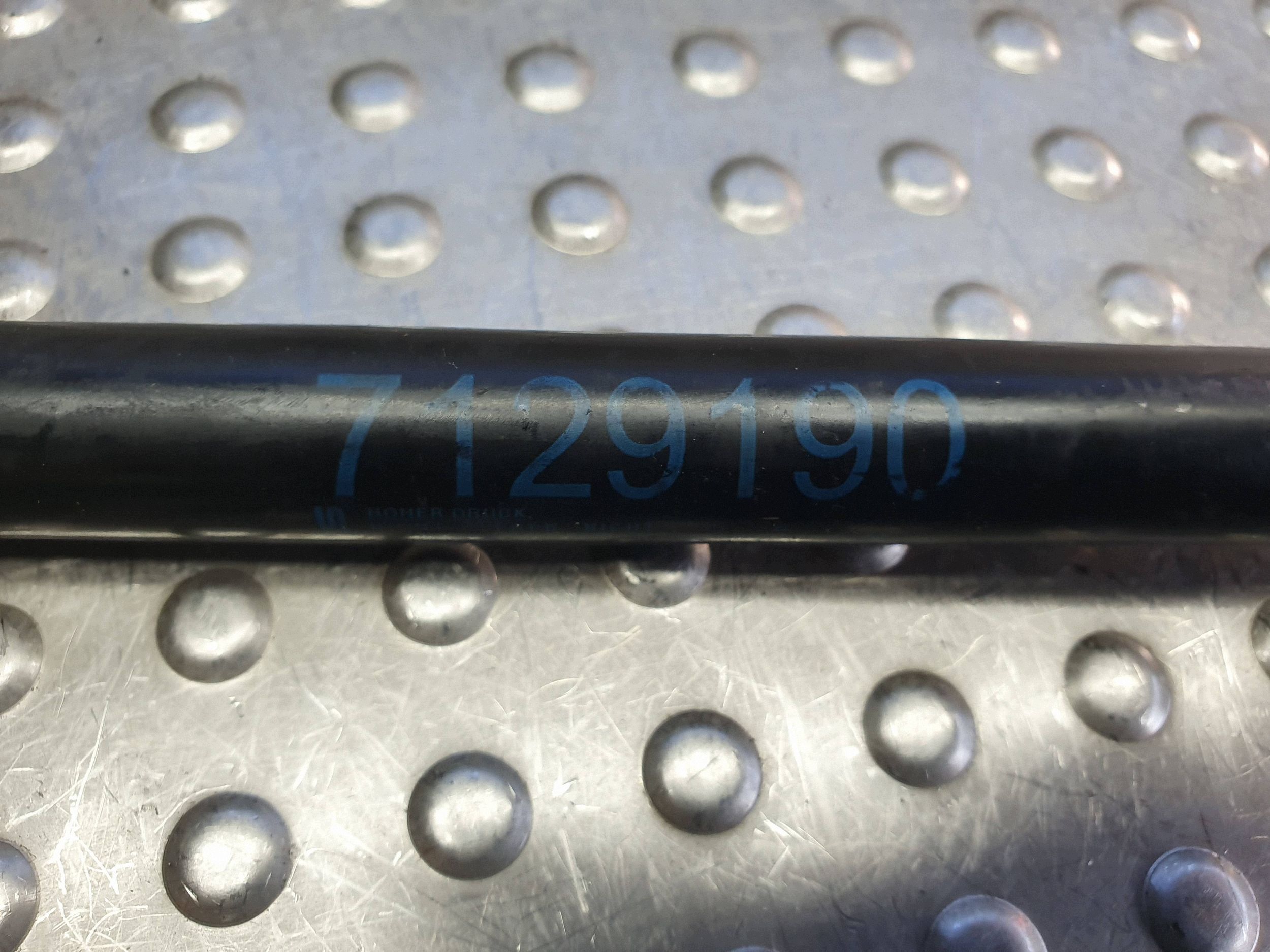 tlumič kapoty levý 7129190 BMW 3 E90 E91 E92 E93