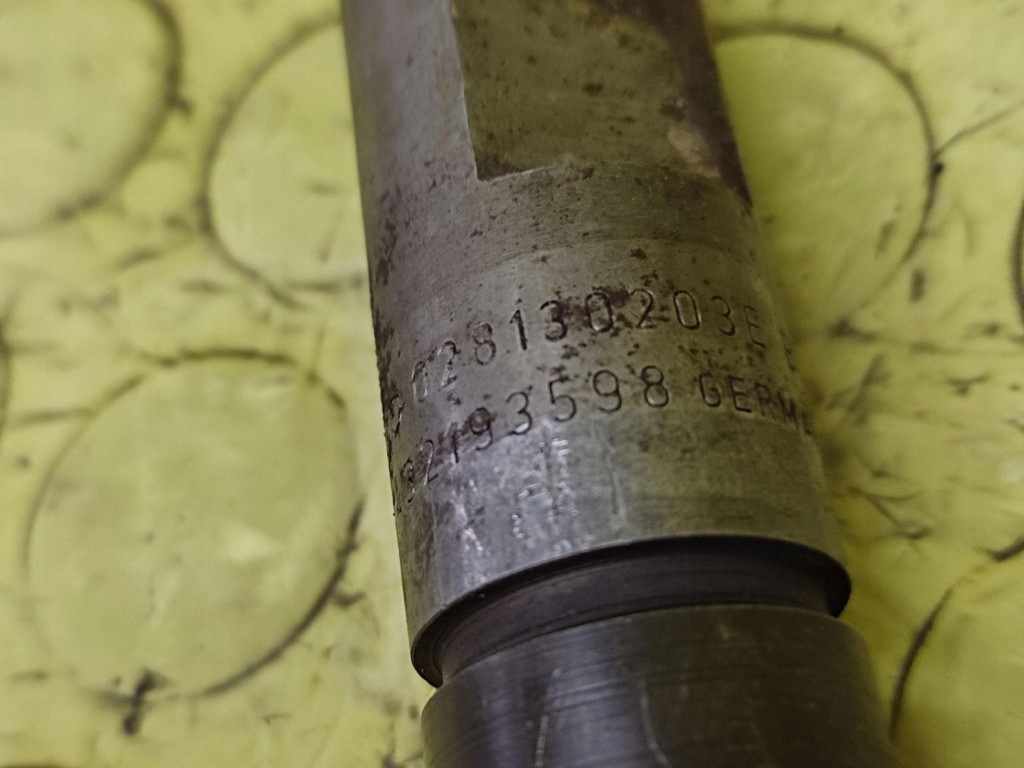 VW GOLF IV 1.9 SDI injector 028130203E