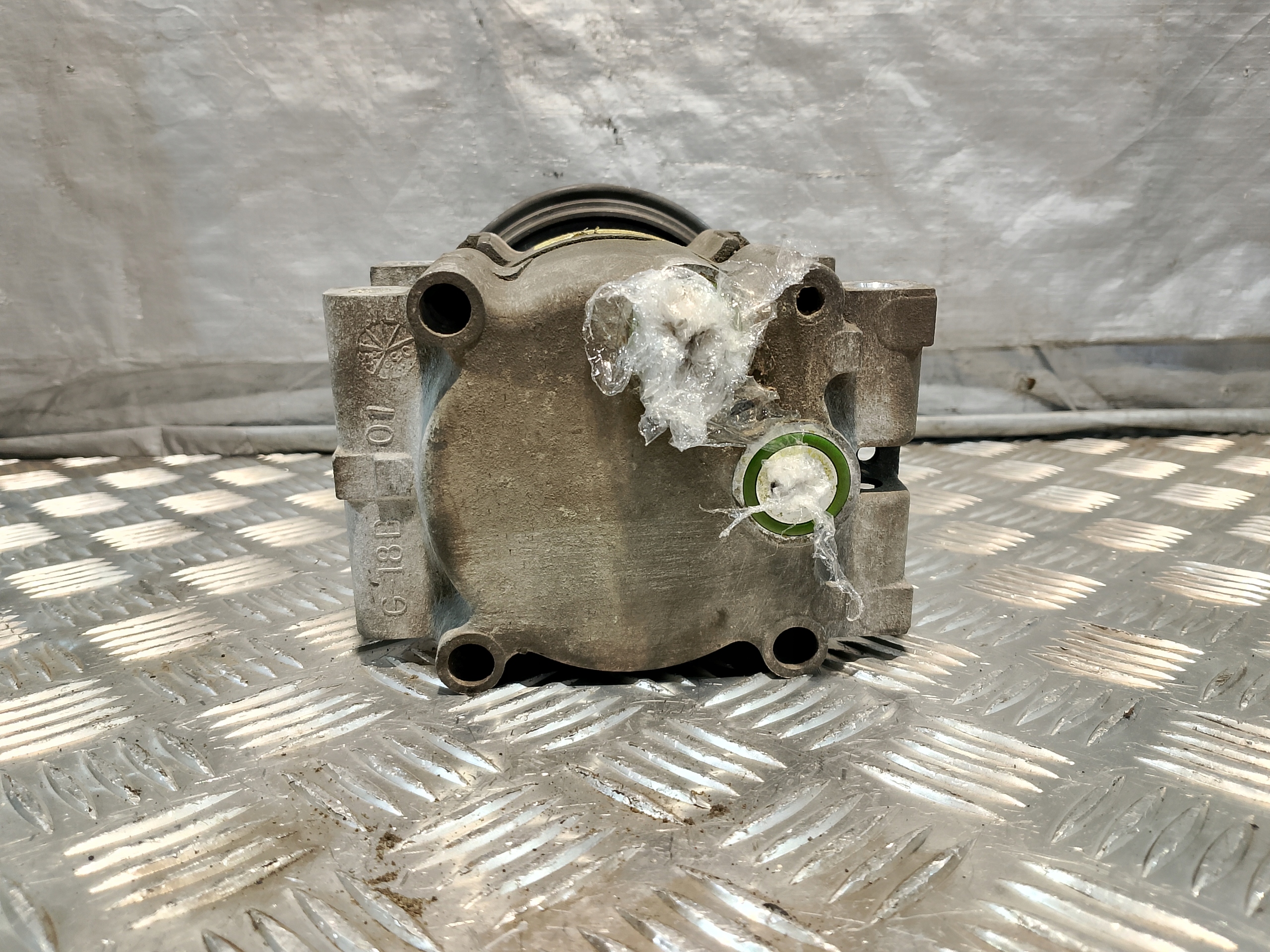 compressor compressor; of the air conditioning FORD FIESTA MK5 1.2 B