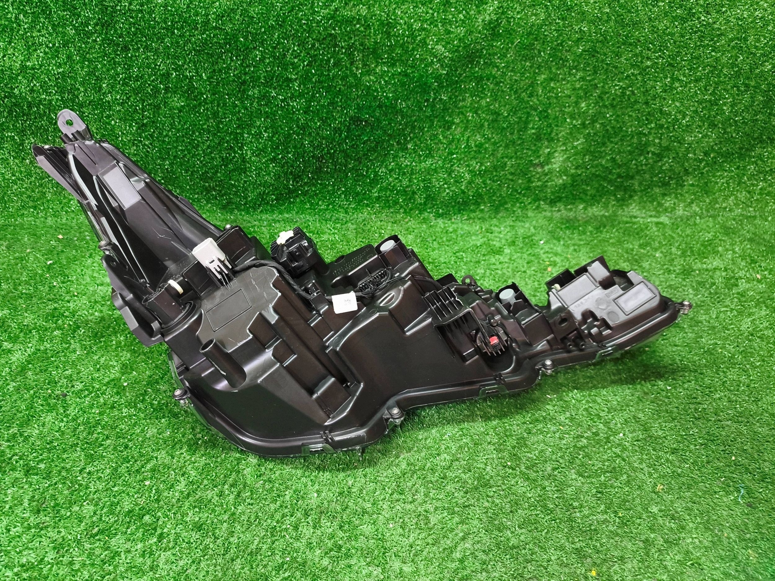 REFLEKTOR left front TOYOTA COROLLA E21 HB KOMBI FULL LED NR.R1605