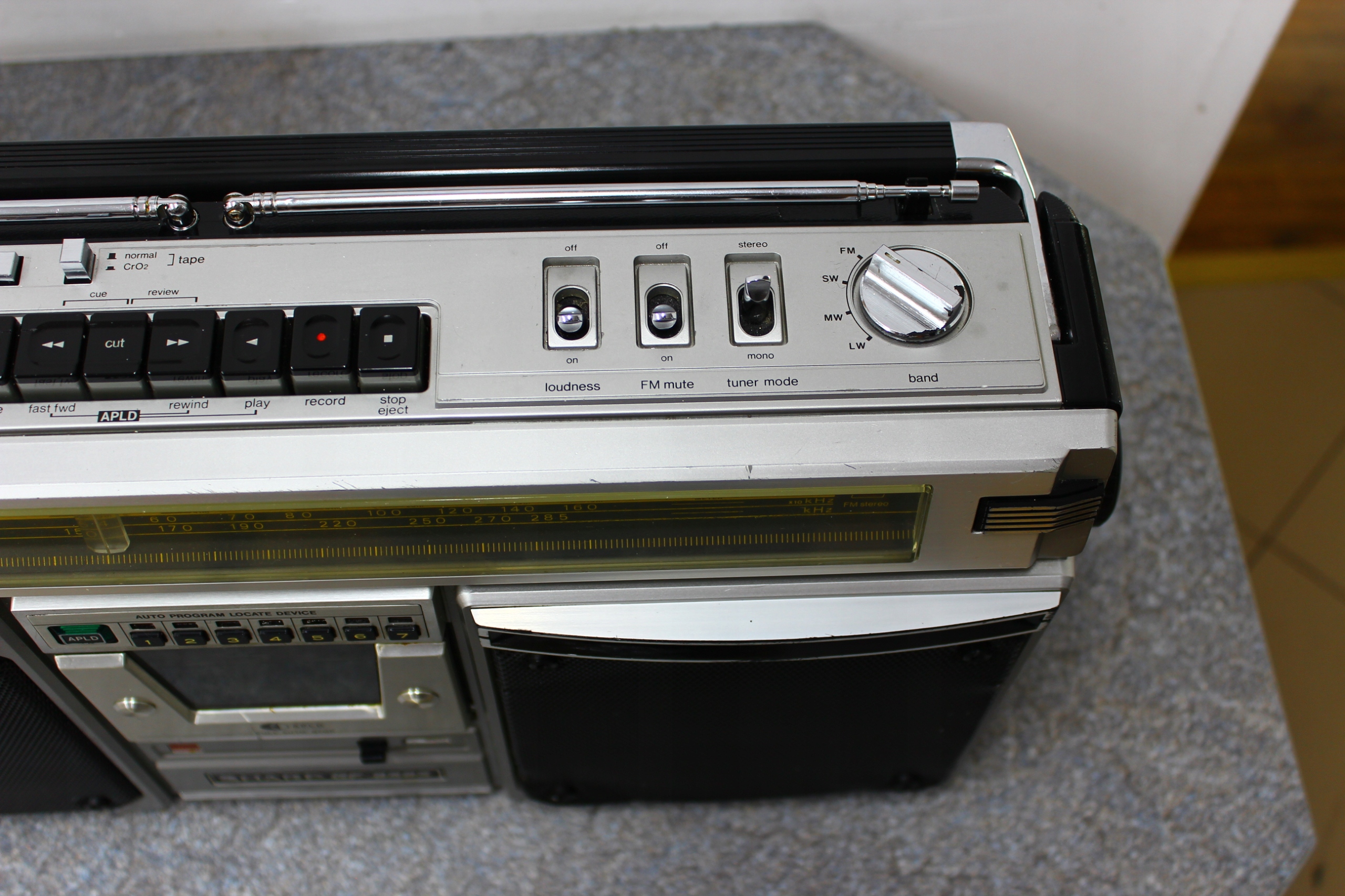 SHARP GF-8585 Ghettoblaster / Radioodtwarzacz Marka Sharp