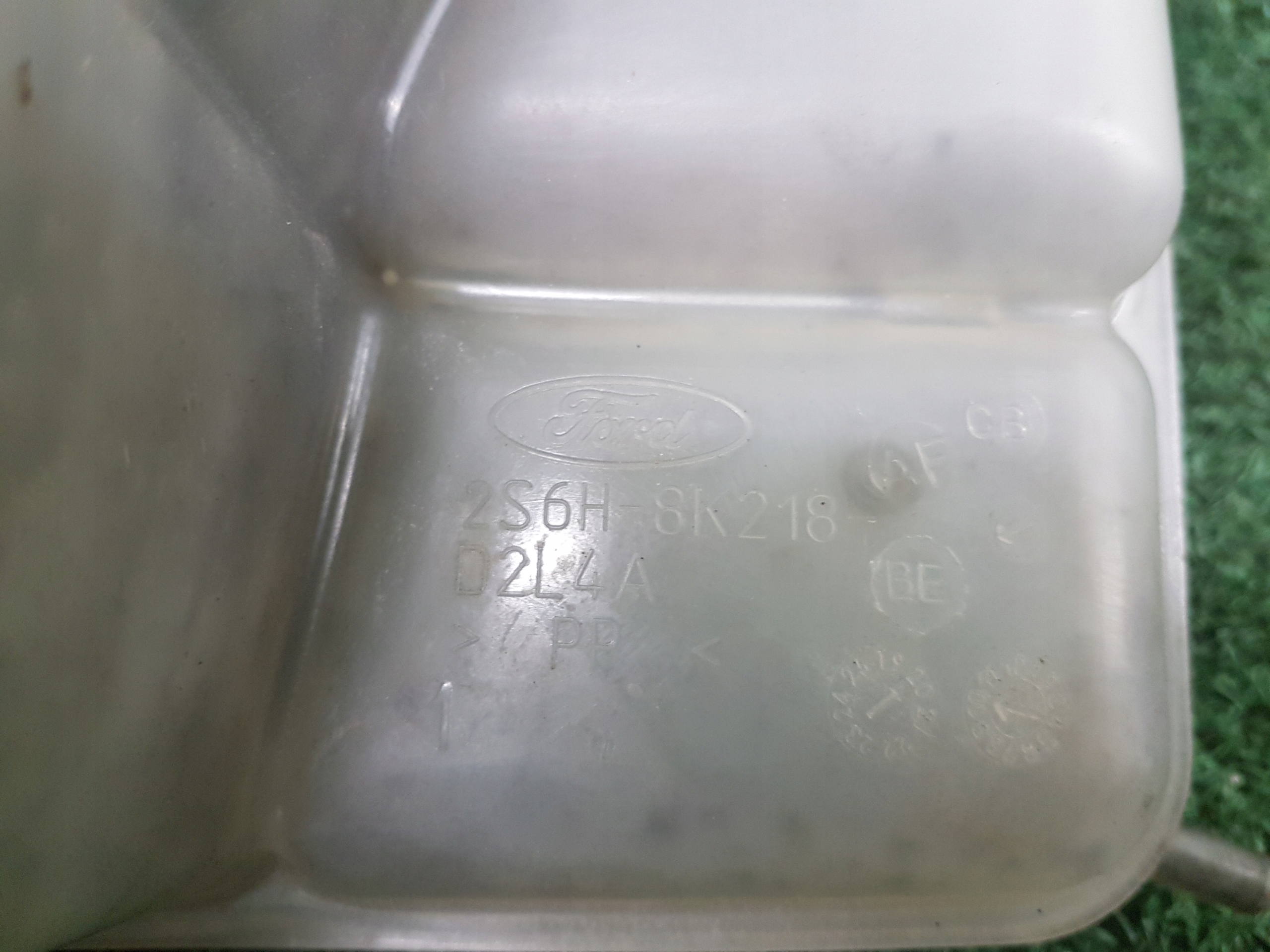 Réservoir eau FORD FUSION 2S6H-8K214-AF