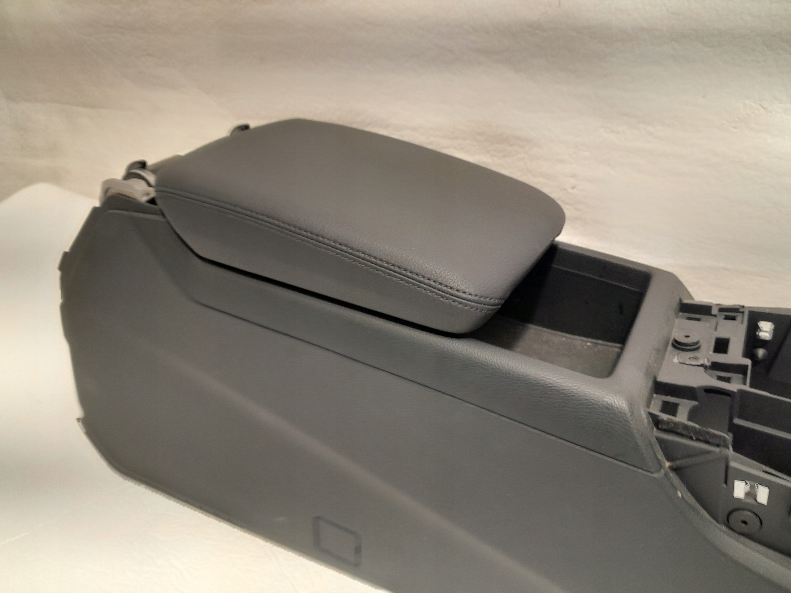AUDI A4 B9 LIFT TUNEL central armrest leather 8W0864283B