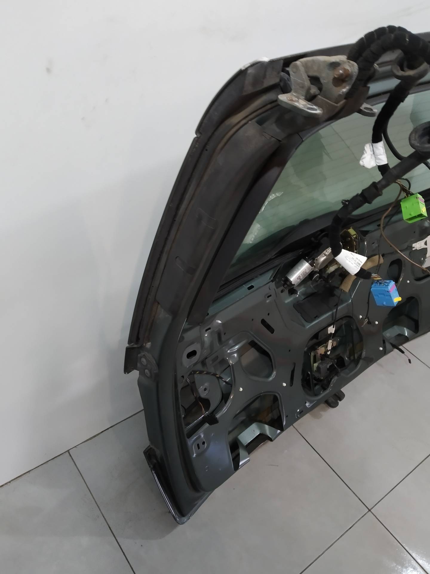 boot door window VW Volkswagen Touareg and (2002-2010)