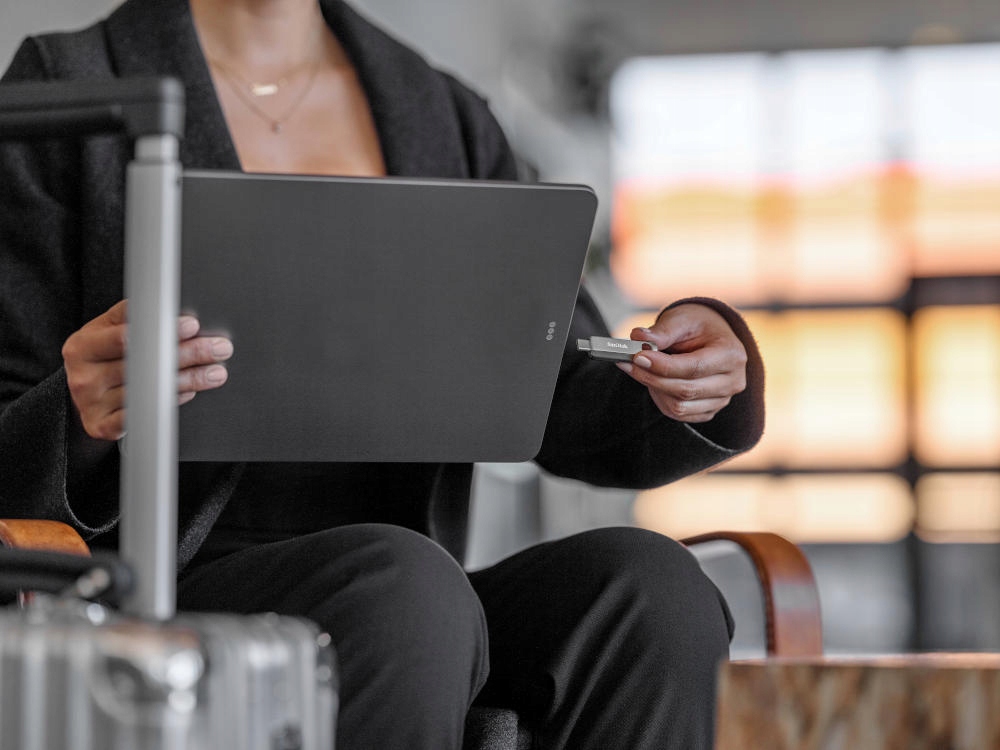 Metalowy Pendrive do Telefonu Tabletu Maca SANDISK Ultra Luxe 64GB USB-C Kolor srebrny