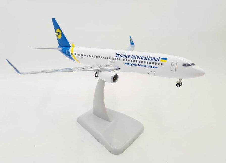Model letadla Boeing 737-800 Ukraine 1:200 Hogan