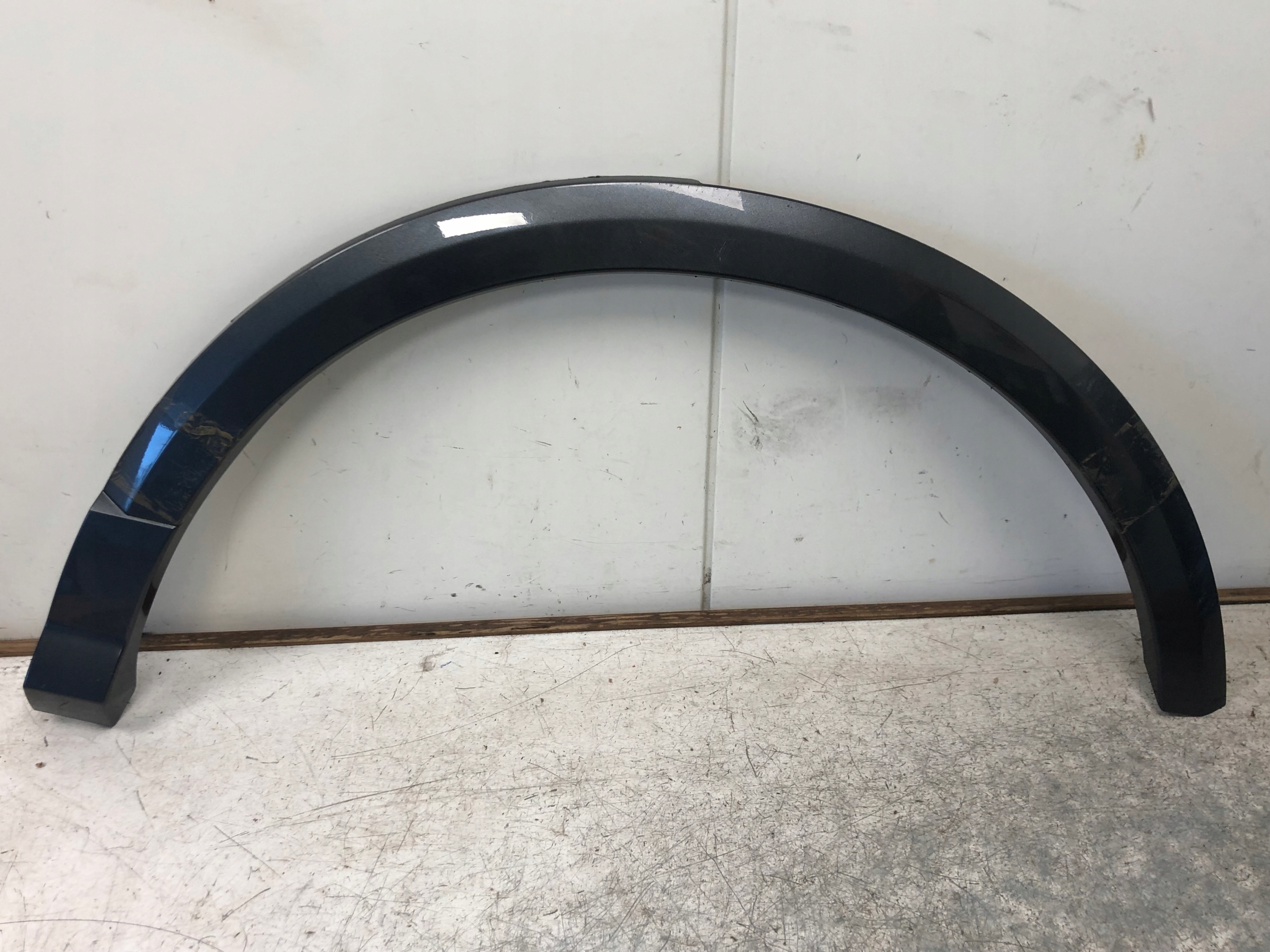 modanatura parafango sinistra posteriore AUDI Q2 81A853817A