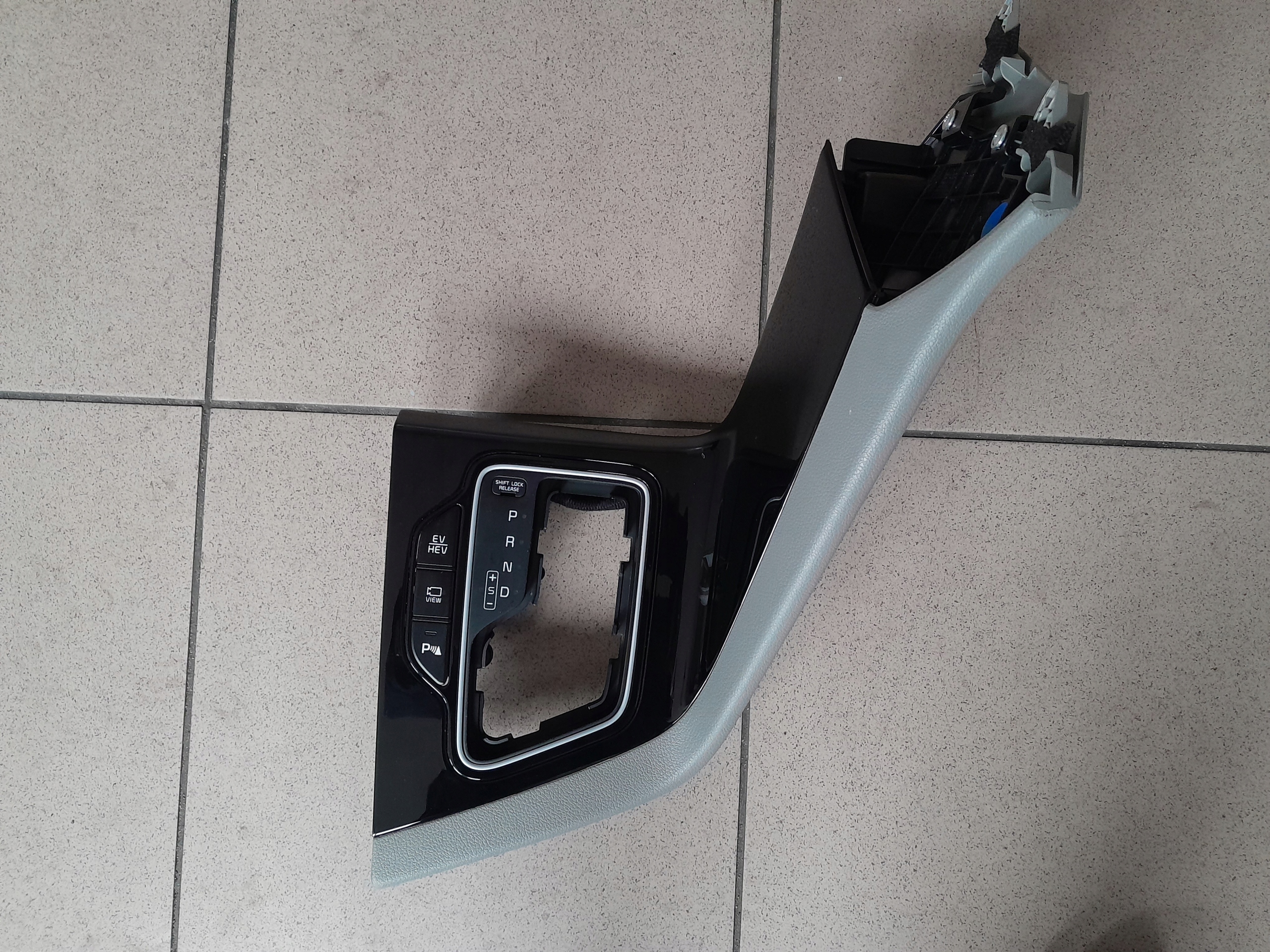 84651-G5000 93600-G5220 - KIA NIRO 2021R ЛІФТ РАМКА СЕЛЕКТОРА ТУНЕЛЬ КРИШКА