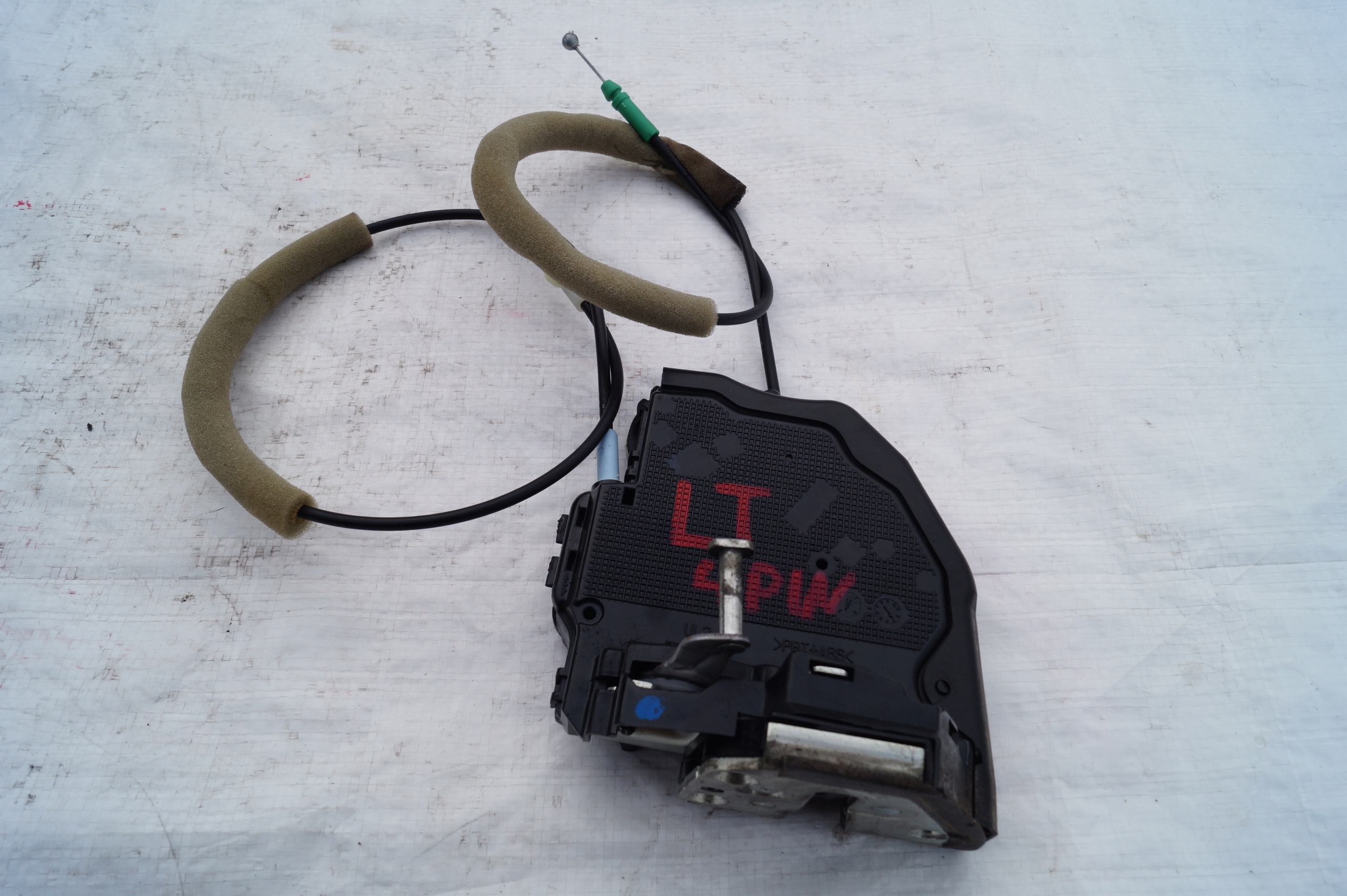 lock door rear part left TOYOTA HIGHLANDER II 2 4 PINY
