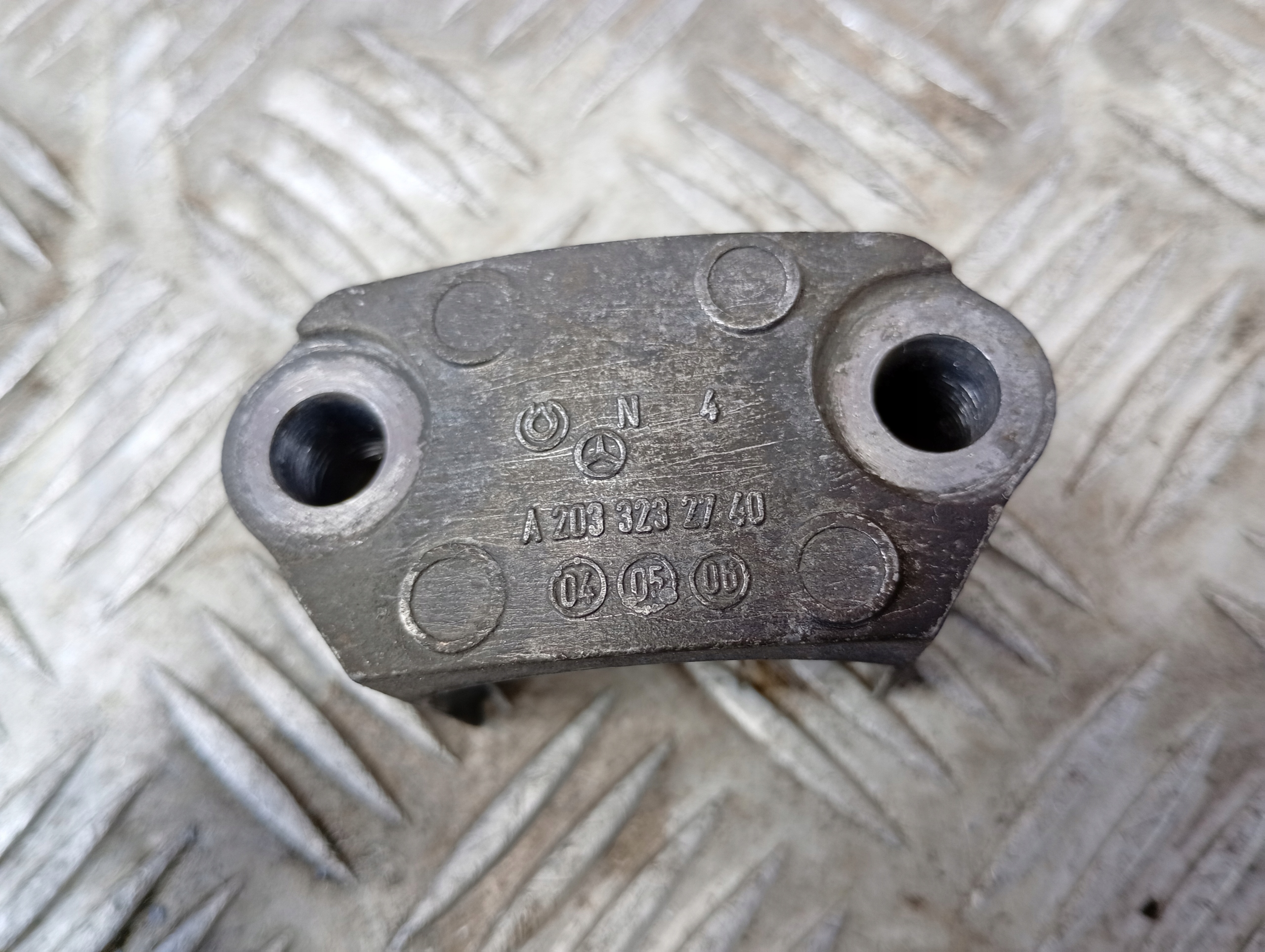 MERCEDES W203 Halter des stabilisators links oder rechts