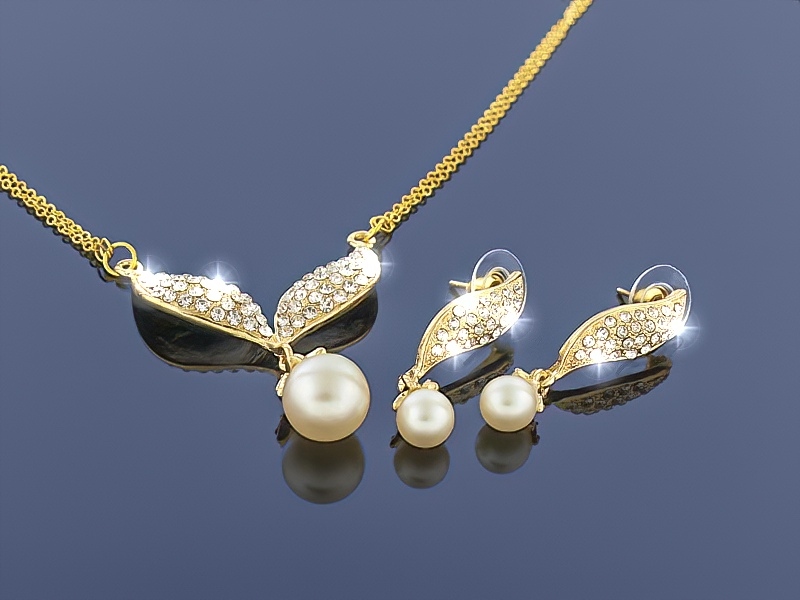 

Komplet * złota zawieszka z łańcuszkiem + kolczyki